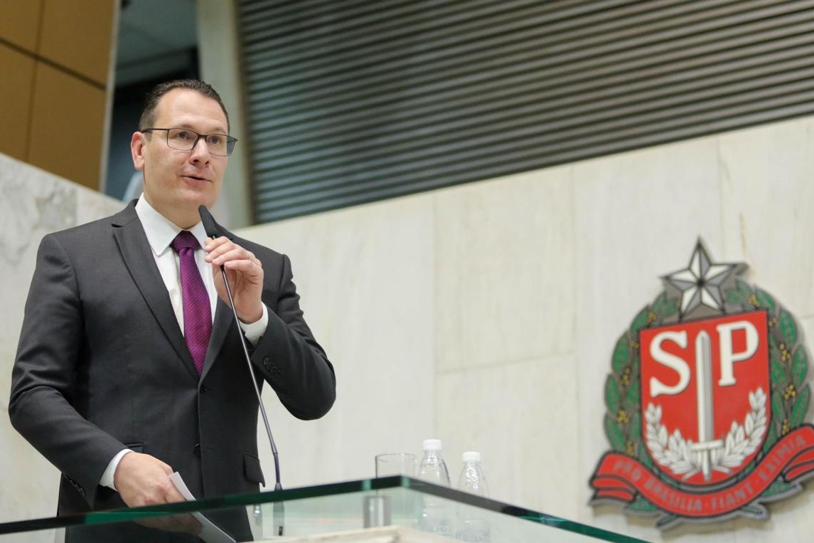 Deputado Rafa Zimbaldi no Plen�rio JK<a style='float:right;color:#ccc' href='https://www3.al.sp.gov.br/repositorio/noticia/N-06-2026/fg366601.jpeg' target=_blank><i class='bi bi-zoom-in'></i> Clique para ver a imagem </a>