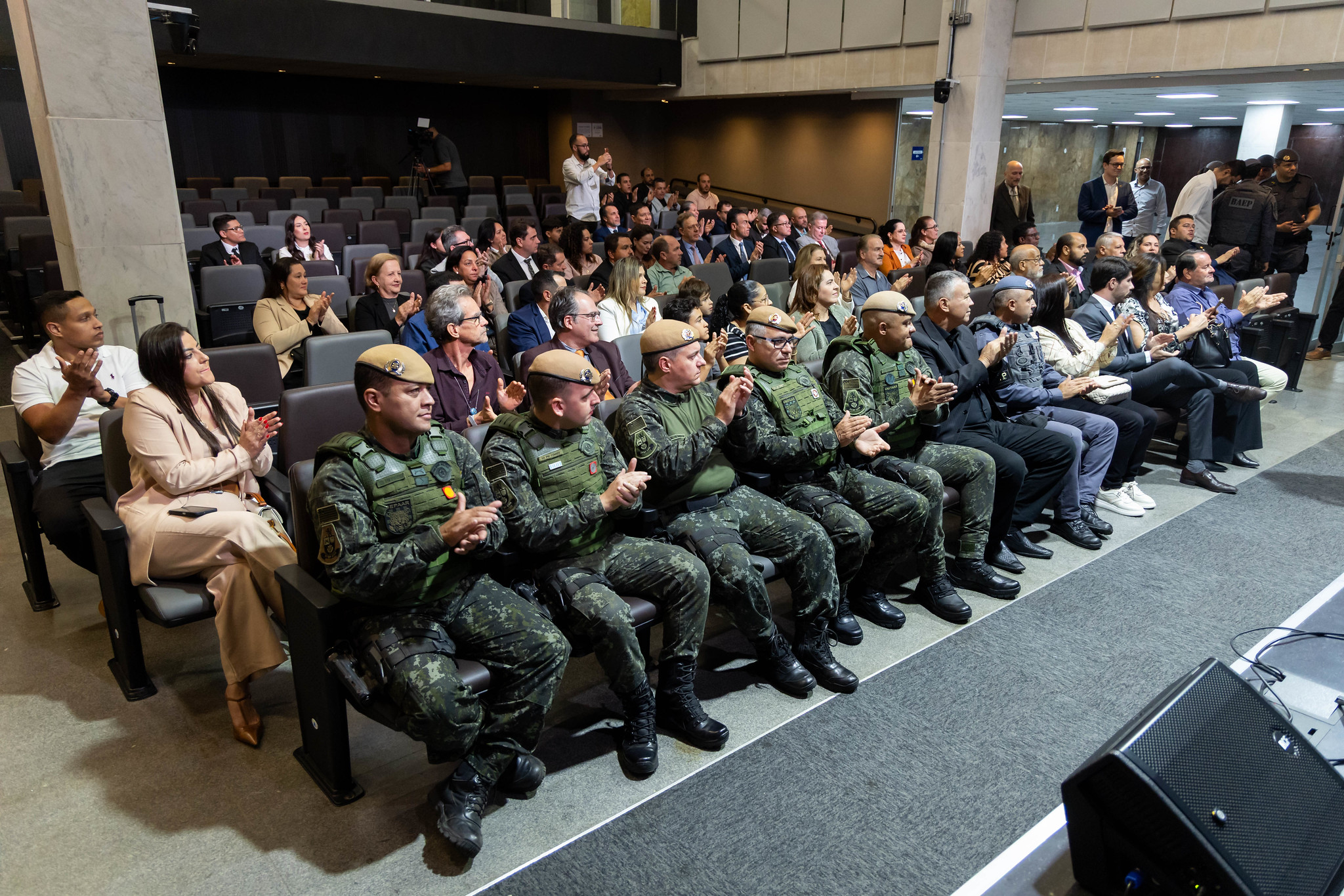 Ao todo, 40 personalidades foram agraciadas<a style='float:right;color:#ccc' href='https://www3.al.sp.gov.br/repositorio/noticia/N-06-2026/fg366613.jpg' target=_blank><i class='bi bi-zoom-in'></i> Clique para ver a imagem </a>