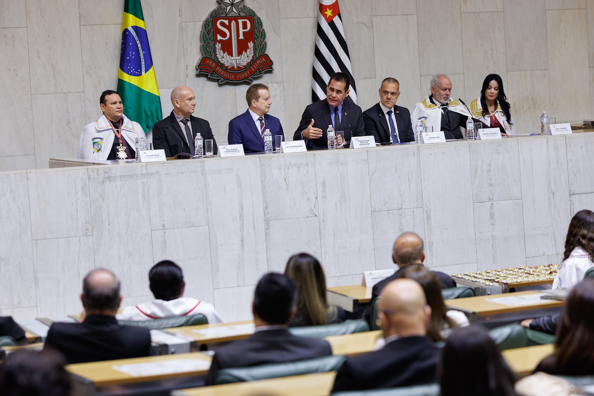 Autoridades e membros da Ordem <a style='float:right;color:#ccc' href='https://www3.al.sp.gov.br/repositorio/noticia/N-06-2026/fg366644.jpg' target=_blank><i class='bi bi-zoom-in'></i> Clique para ver a imagem </a>