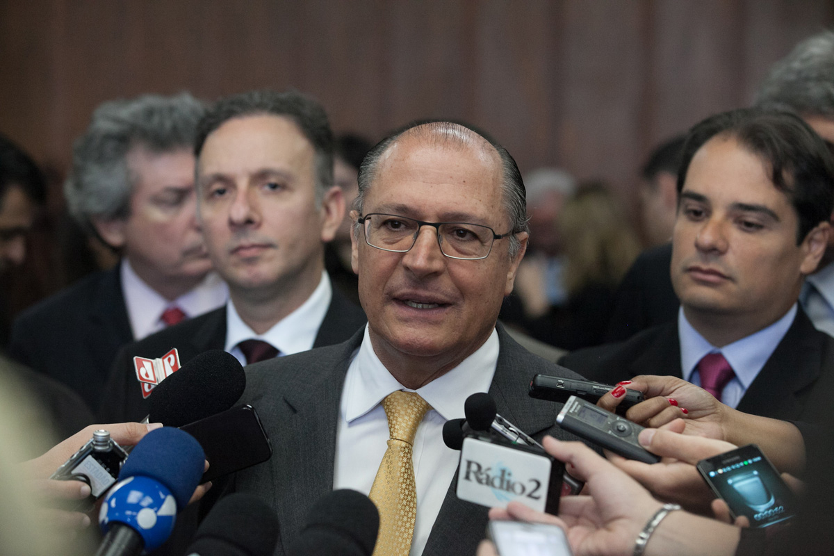 Governador Geraldo Alckmin,na coletiva concedida  imprensa<a style='float:right;color:#ccc' href='https://www3.al.sp.gov.br/repositorio/noticia/N-07-2013/fg127485.jpg' target=_blank><i class='bi bi-zoom-in'></i> Clique para ver a imagem </a>