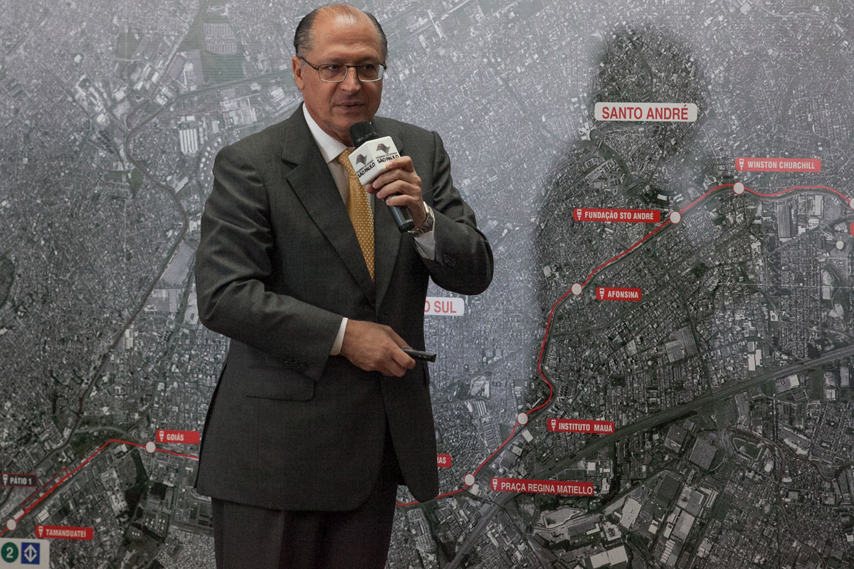 Governador Geraldo Alckmin<a style='float:right;color:#ccc' href='https://www3.al.sp.gov.br/repositorio/noticia/N-07-2013/fg127489.jpg' target=_blank><i class='bi bi-zoom-in'></i> Clique para ver a imagem </a>