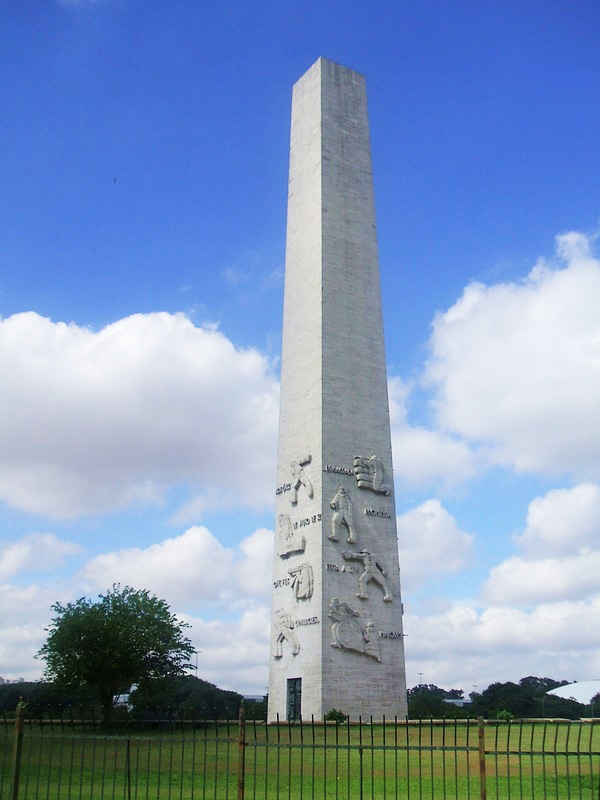 Obelisco de So Paulo, no Parque Ibirapuera, construdo em homenagem aos heris da Revoluo <a style='float:right;color:#ccc' href='https://www3.al.sp.gov.br/repositorio/noticia/N-07-2014/fg164337.jpg' target=_blank><i class='bi bi-zoom-in'></i> Clique para ver a imagem </a>