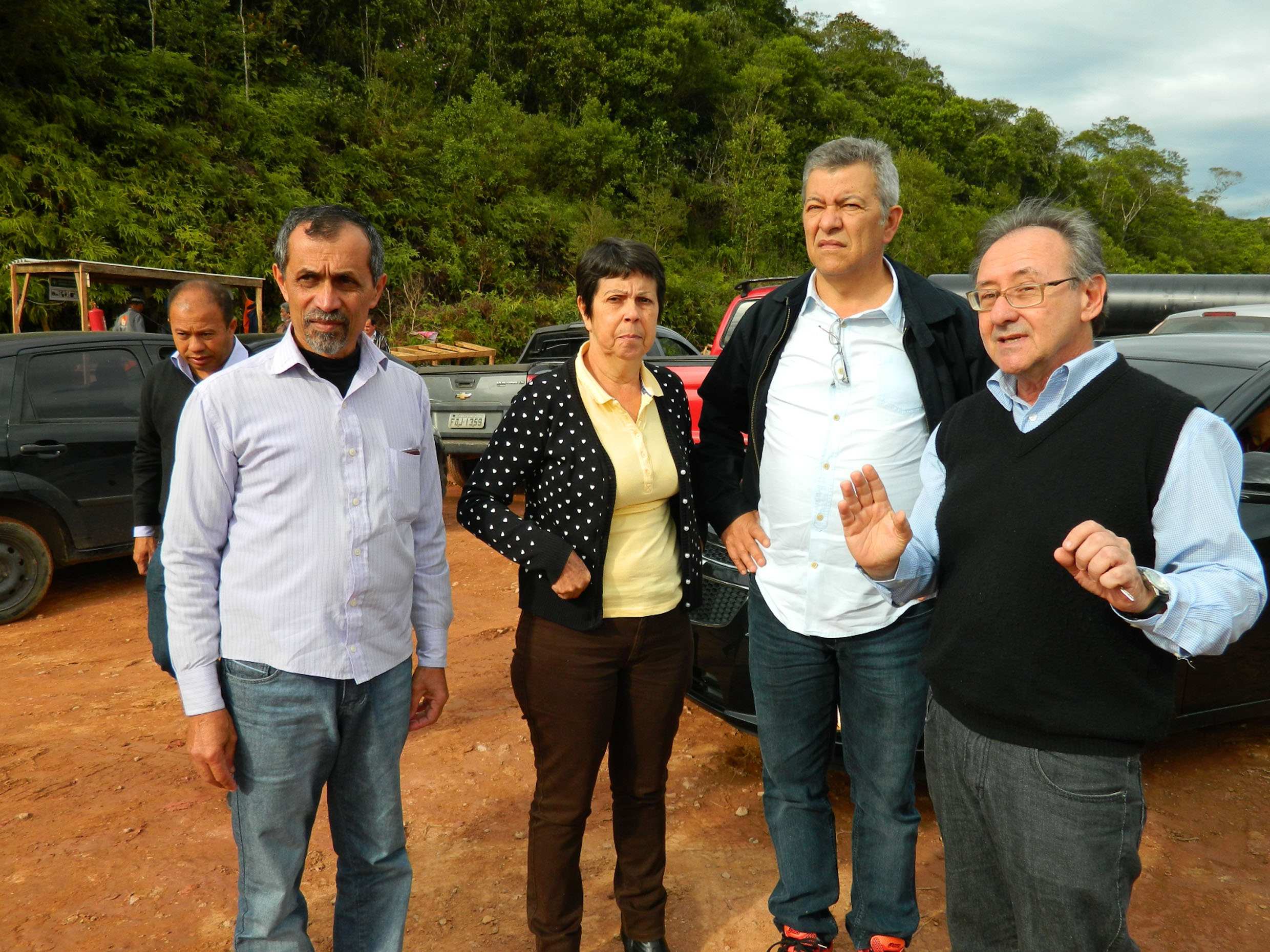 Ana do Carmo e Luiz Turco (ao centro)<a style='float:right;color:#ccc' href='https://www3.al.sp.gov.br/repositorio/noticia/N-07-2015/fg172712.jpg' target=_blank><i class='bi bi-zoom-in'></i> Clique para ver a imagem </a>