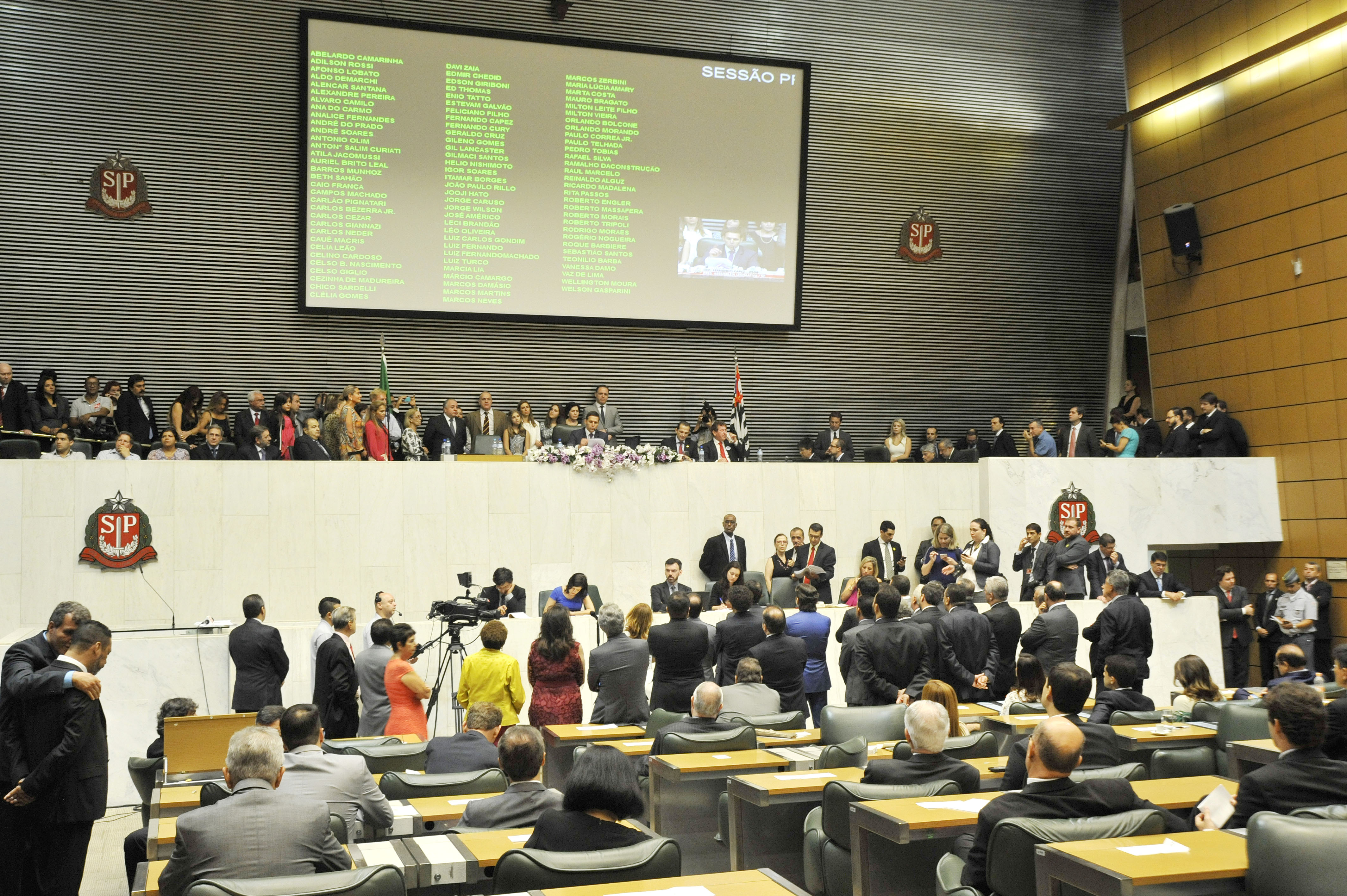 Plenrio Juscelino Kubistchek durante a posse da atual legislatura, em 15 de maro de 2015<a style='float:right;color:#ccc' href='https://www3.al.sp.gov.br/repositorio/noticia/N-07-2015/fg172885.jpg' target=_blank><i class='bi bi-zoom-in'></i> Clique para ver a imagem </a>