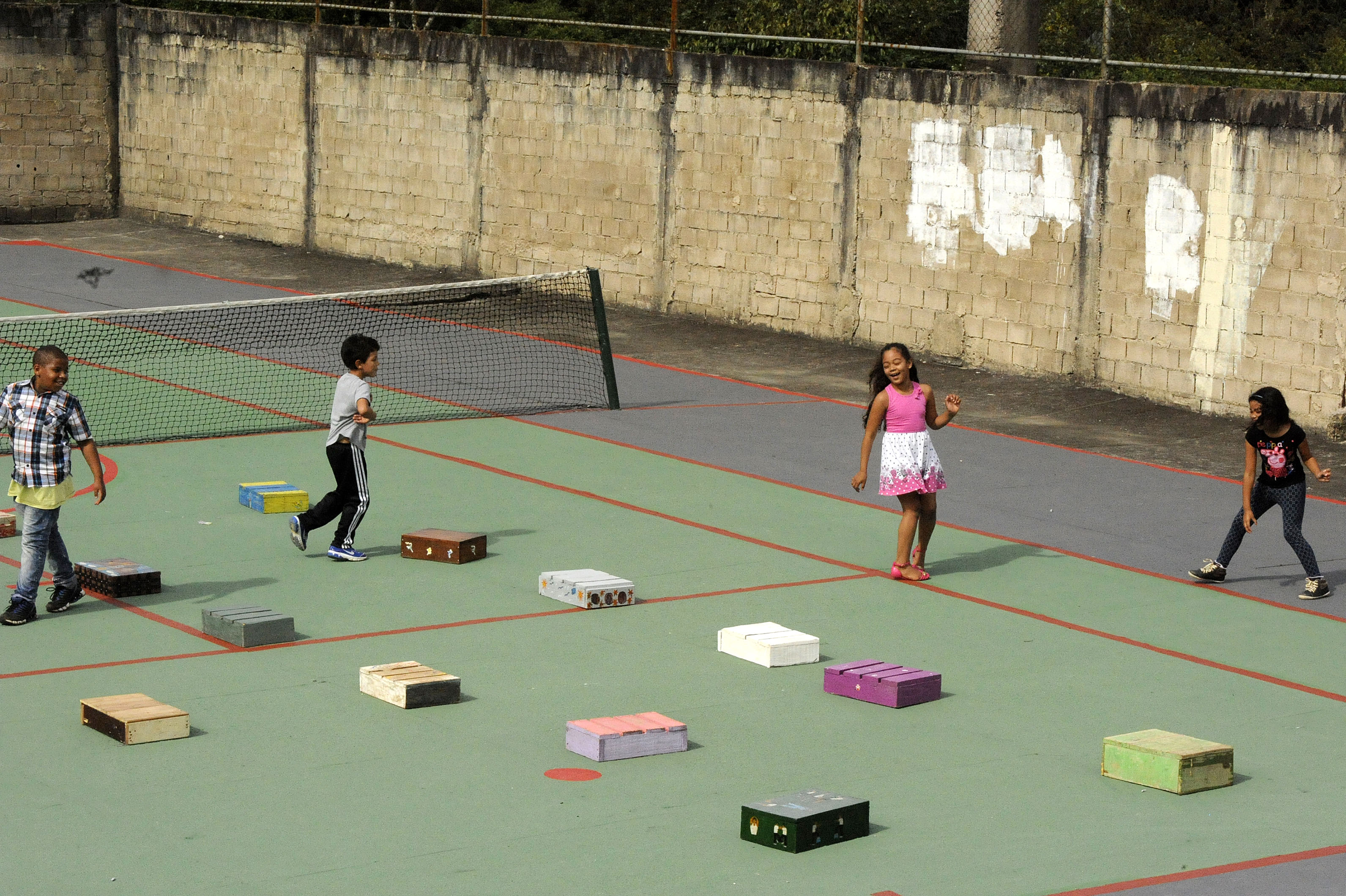 Crianas participam das atividades do Projeto Esporte na Base<a style='float:right;color:#ccc' href='https://www3.al.sp.gov.br/repositorio/noticia/N-07-2015/fg172905.jpg' target=_blank><i class='bi bi-zoom-in'></i> Clique para ver a imagem </a>