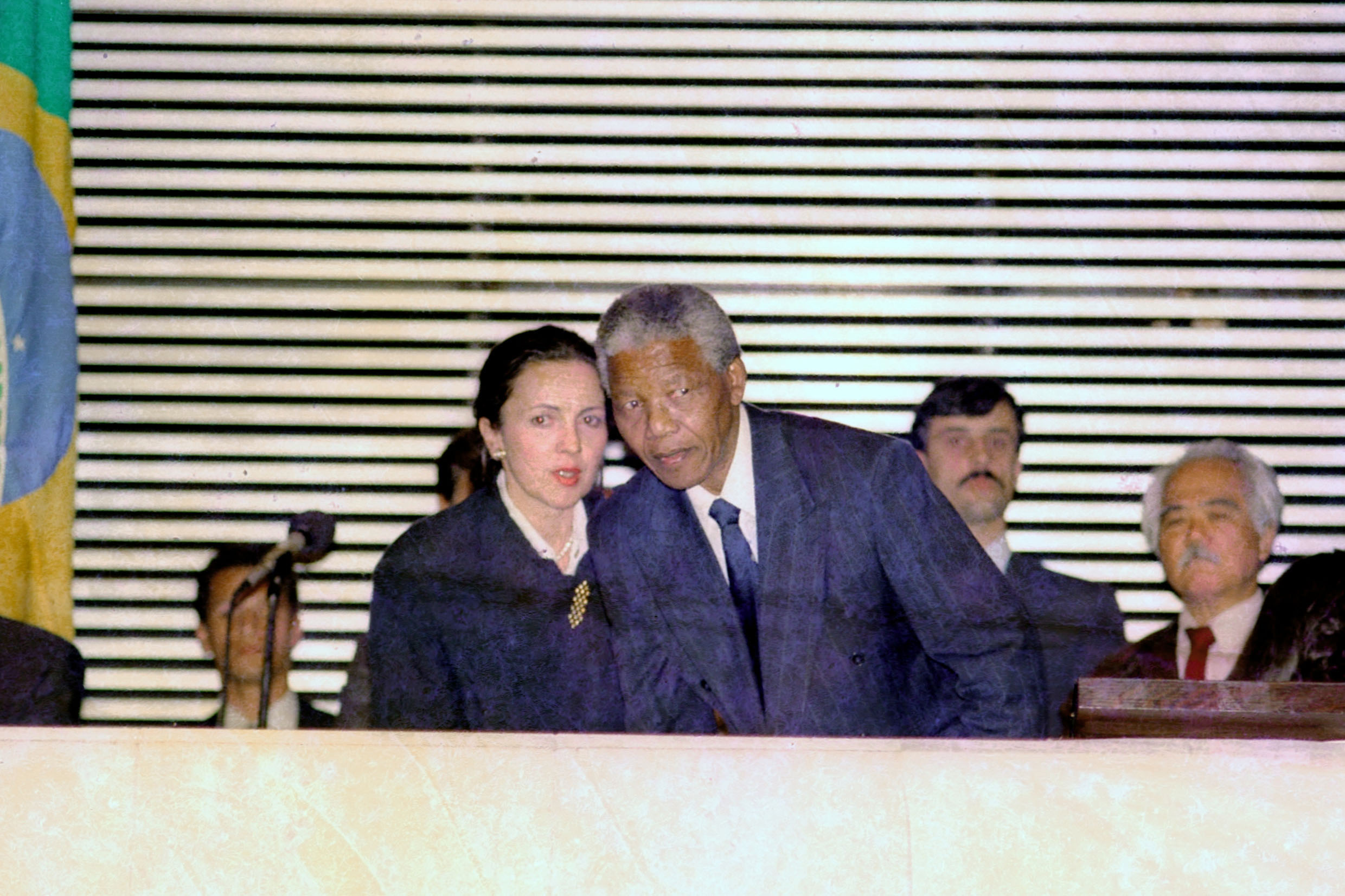 	Nelson Mandela no Plenrio Juscelino kubitschek<a style='float:right;color:#ccc' href='https://www3.al.sp.gov.br/repositorio/noticia/N-07-2018/fg226160.jpg' target=_blank><i class='bi bi-zoom-in'></i> Clique para ver a imagem </a>