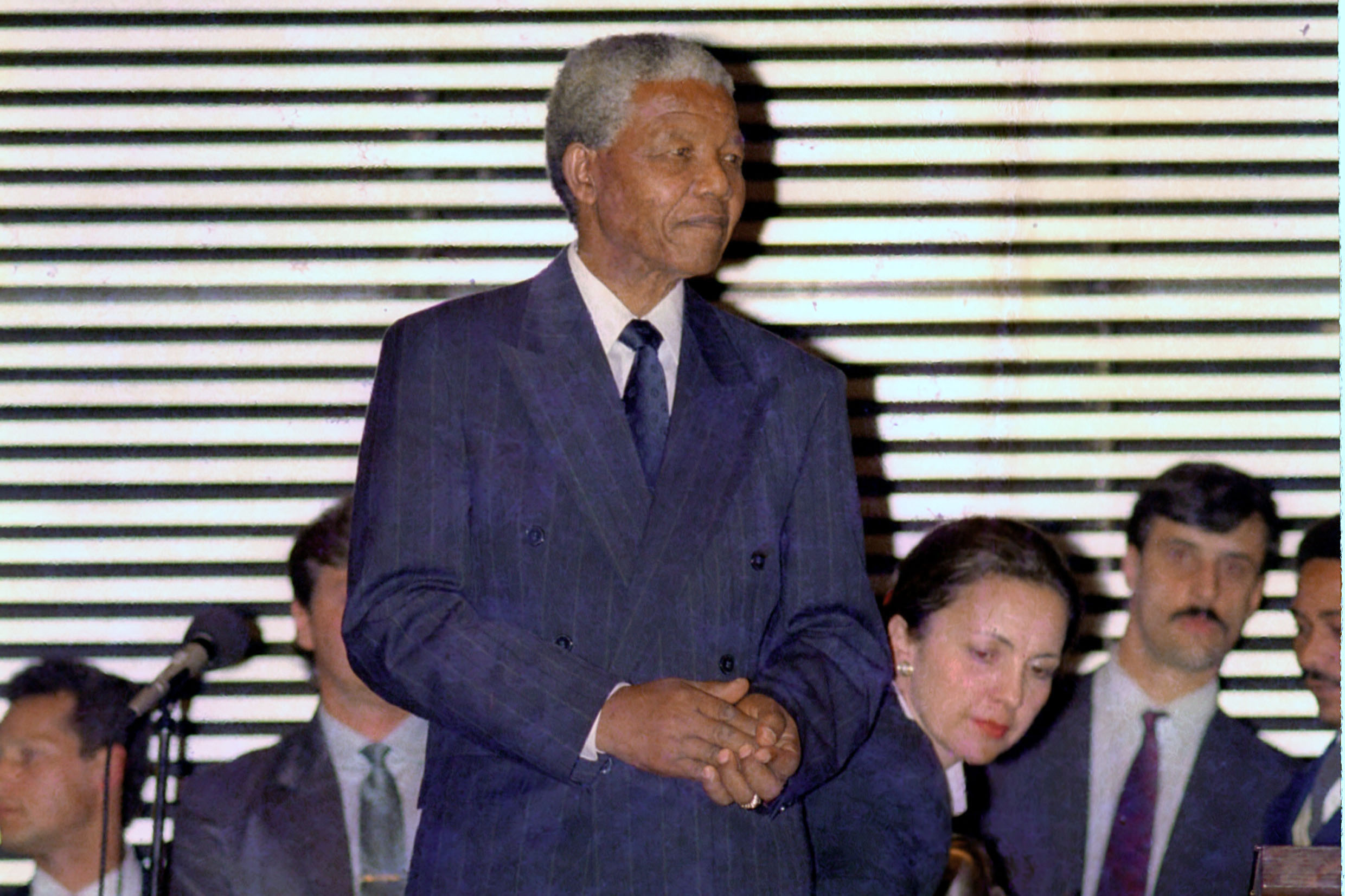 	Nelson Mandela no Plenrio Juscelino kubitschek<a style='float:right;color:#ccc' href='https://www3.al.sp.gov.br/repositorio/noticia/N-07-2018/fg226161.jpg' target=_blank><i class='bi bi-zoom-in'></i> Clique para ver a imagem </a>