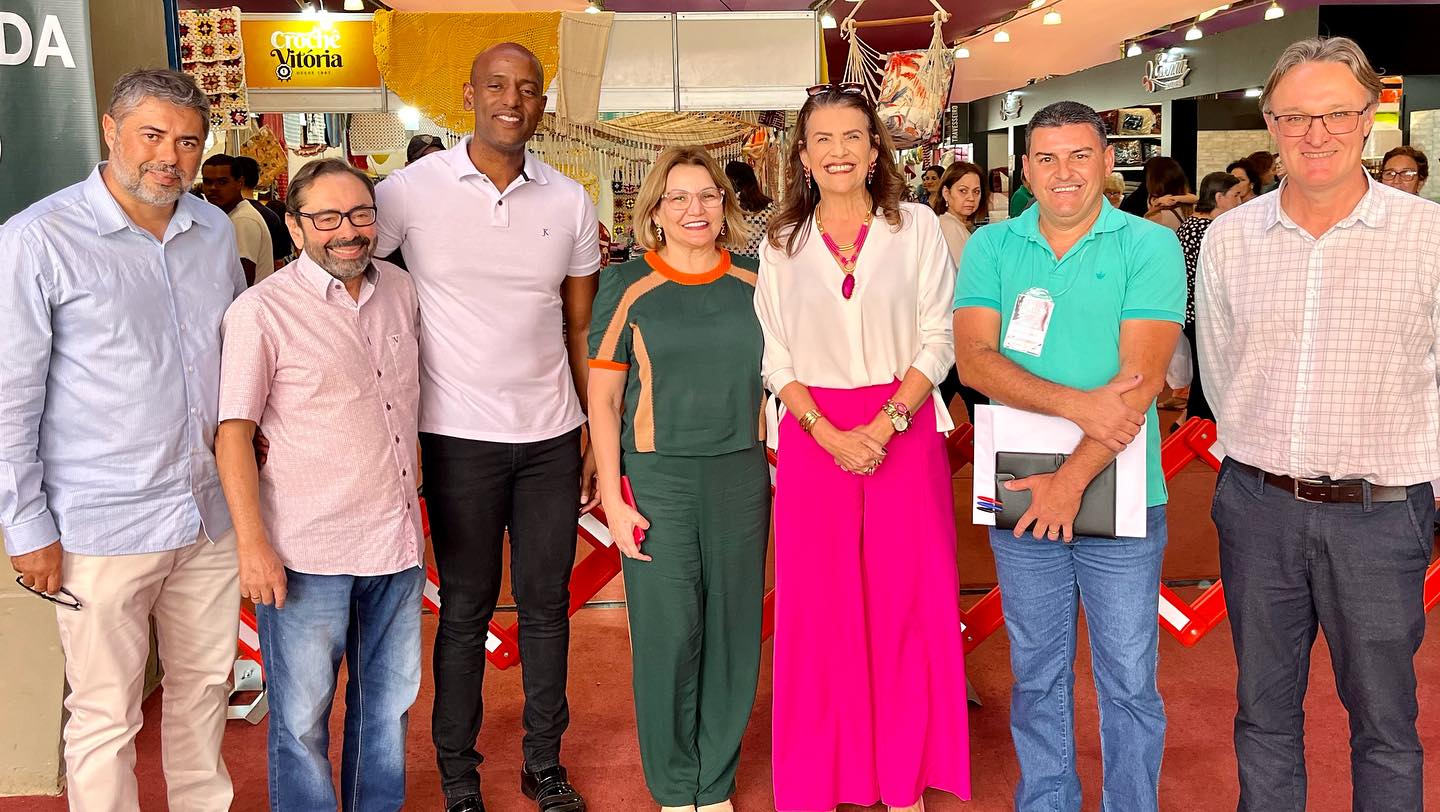 Valria Bolsonaro na 47 Festa do Bordado<a style='float:right;color:#ccc' href='https://www3.al.sp.gov.br/repositorio/noticia/N-07-2023/fg305362.jpg' target=_blank><i class='bi bi-zoom-in'></i> Clique para ver a imagem </a>