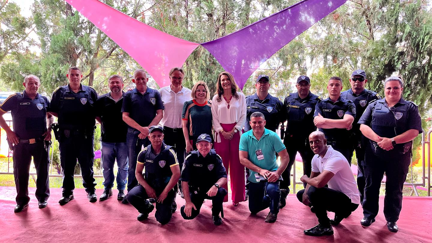Valria Bolsonaro na 47 Festa do Bordado<a style='float:right;color:#ccc' href='https://www3.al.sp.gov.br/repositorio/noticia/N-07-2023/fg305363.jpg' target=_blank><i class='bi bi-zoom-in'></i> Clique para ver a imagem </a>