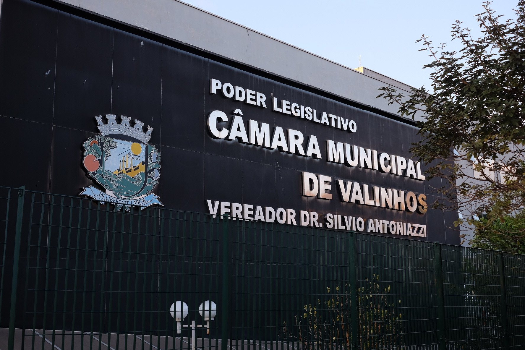 Cmara Municipal de Valinhos <a style='float:right;color:#ccc' href='https://www3.al.sp.gov.br/repositorio/noticia/N-07-2023/fg305660.jpeg' target=_blank><i class='bi bi-zoom-in'></i> Clique para ver a imagem </a>