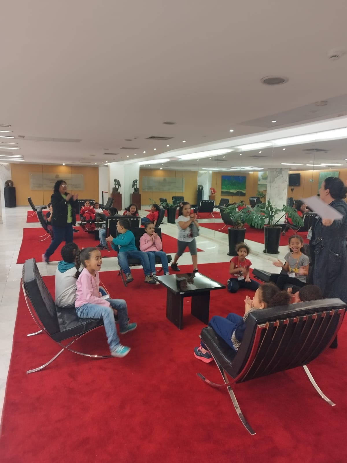 Visitas monitoradas no Parlamento<a style='float:right;color:#ccc' href='https://www3.al.sp.gov.br/repositorio/noticia/N-07-2023/fg305728.jpeg' target=_blank><i class='bi bi-zoom-in'></i> Clique para ver a imagem </a>
