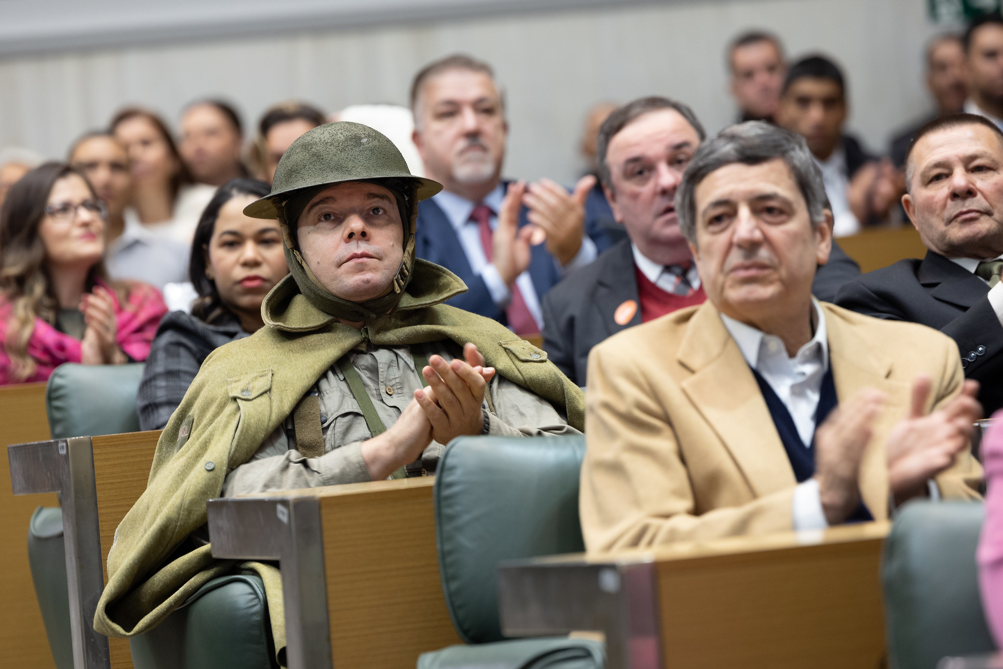 Vestimenta dos soldados combatentes à época<a style='float:right;color:#ccc' href='https://www3.al.sp.gov.br/repositorio/noticia/N-07-2024/fg330484.jpg' target=_blank><i class='bi bi-zoom-in'></i> Clique para ver a imagem </a>