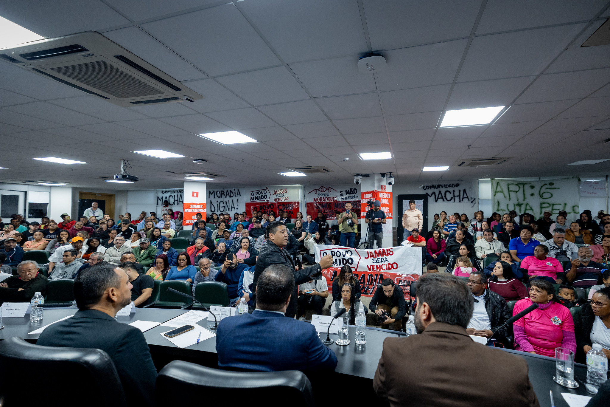 Moradores das comunidades Souza Ramos e Iguatemi<a style='float:right;color:#ccc' href='https://www3.al.sp.gov.br/repositorio/noticia/N-07-2025/fg348543.jpg' target=_blank><i class='bi bi-zoom-in'></i> Clique para ver a imagem </a>
