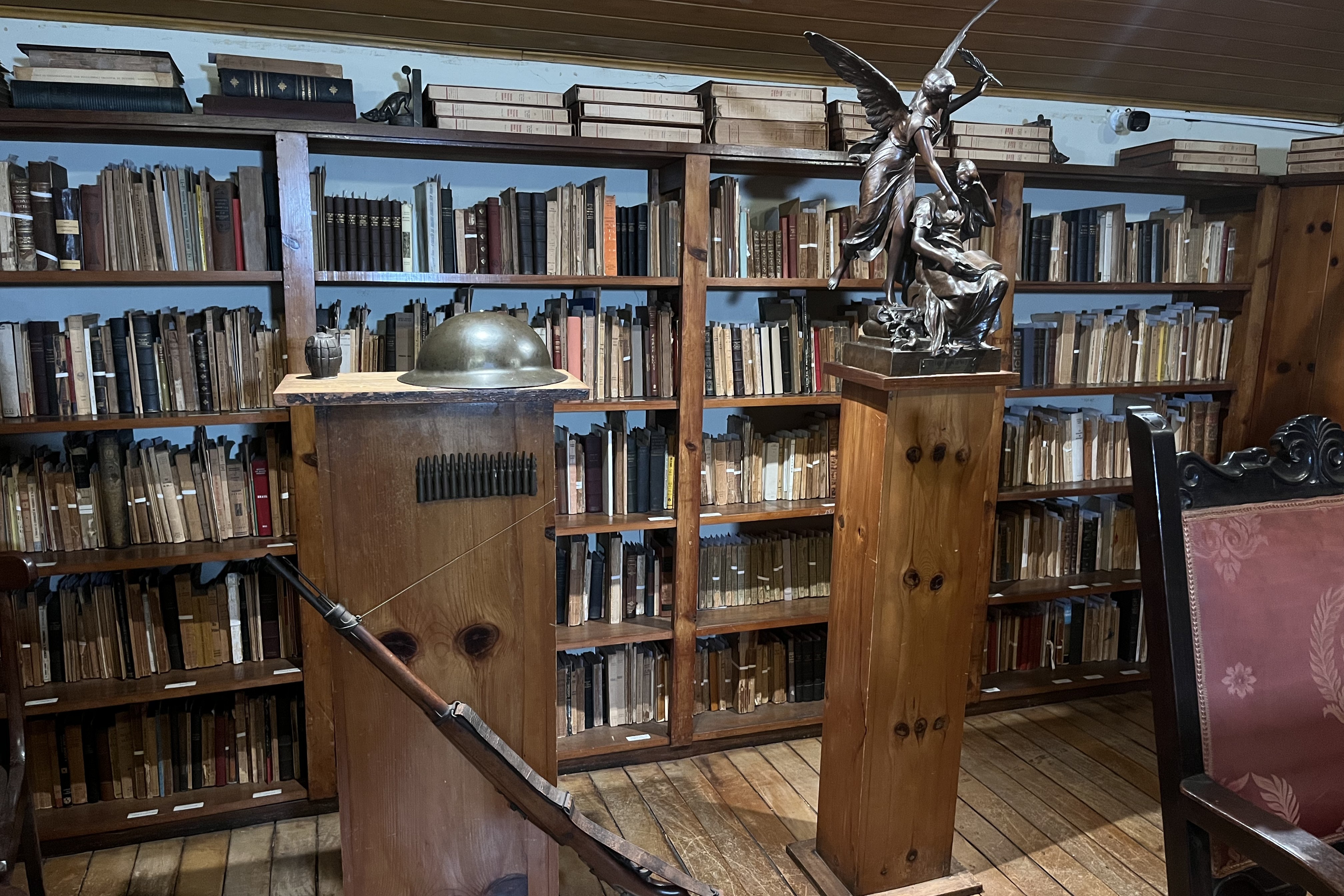 Rel�quias de 32 guardadas na casa<a style='float:right;color:#ccc' href='https://www3.al.sp.gov.br/repositorio/noticia/N-07-2026/fg366863.jpg' target=_blank><i class='bi bi-zoom-in'></i> Clique para ver a imagem </a>