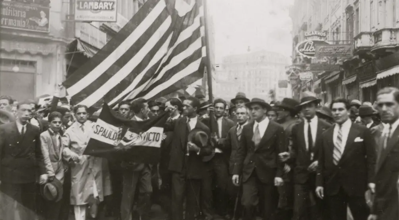 Manifestantes na Rua XV de Novembro em 1932<a style='float:right;color:#ccc' href='https://www3.al.sp.gov.br/repositorio/noticia/N-07-2026/fg366879.png' target=_blank><i class='bi bi-zoom-in'></i> Clique para ver a imagem </a>
