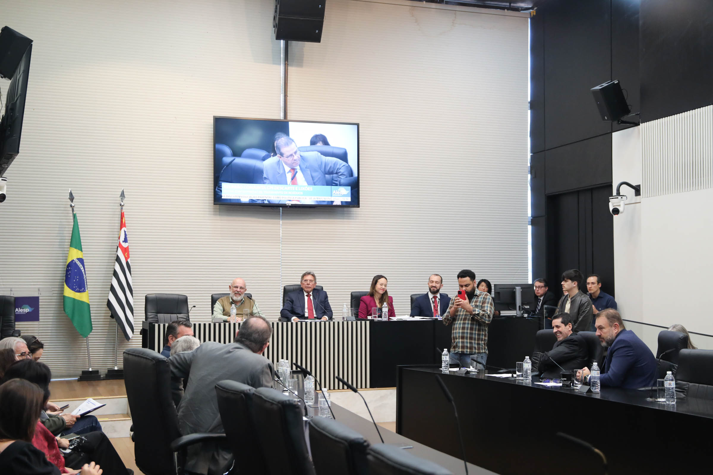 Explicada a rotina de processamento de res�duos<a style='float:right;color:#ccc' href='https://www3.al.sp.gov.br/repositorio/noticia/N-07-2026/fg367144.jpg' target=_blank><i class='bi bi-zoom-in'></i> Clique para ver a imagem </a>