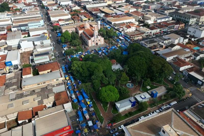 Feira de artesanato acontece aos s�bados no centro<a style='float:right;color:#ccc' href='https://www3.al.sp.gov.br/repositorio/noticia/N-07-2026/fg367179.jpeg' target=_blank><i class='bi bi-zoom-in'></i> Clique para ver a imagem </a>