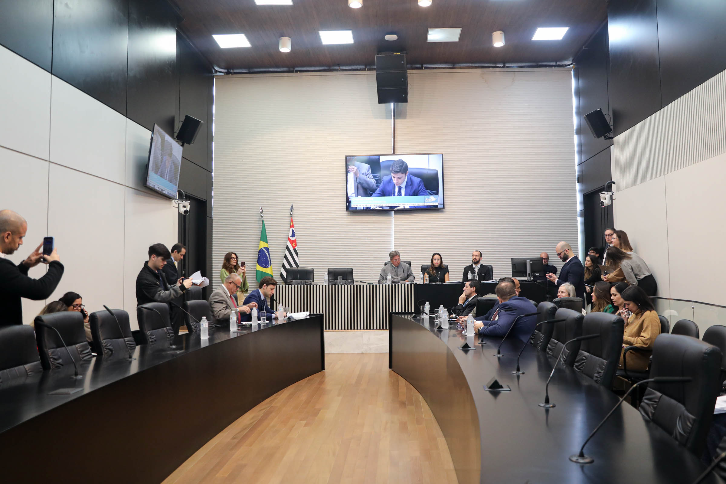 Reuni�o da CPI dos lix�es <a style='float:right;color:#ccc' href='https://www3.al.sp.gov.br/repositorio/noticia/N-07-2026/fg367188.jpg' target=_blank><i class='bi bi-zoom-in'></i> Clique para ver a imagem </a>
