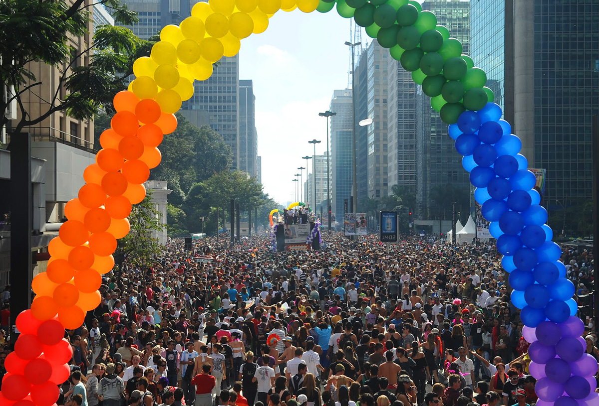 Parada do Orgulho Gay acontece anualmente na avenida Paulista <a style='float:right;color:#ccc' href='https://www3.al.sp.gov.br/repositorio/noticia/N-08-2012/fg116579.jpg' target=_blank><i class='bi bi-zoom-in'></i> Clique para ver a imagem </a>