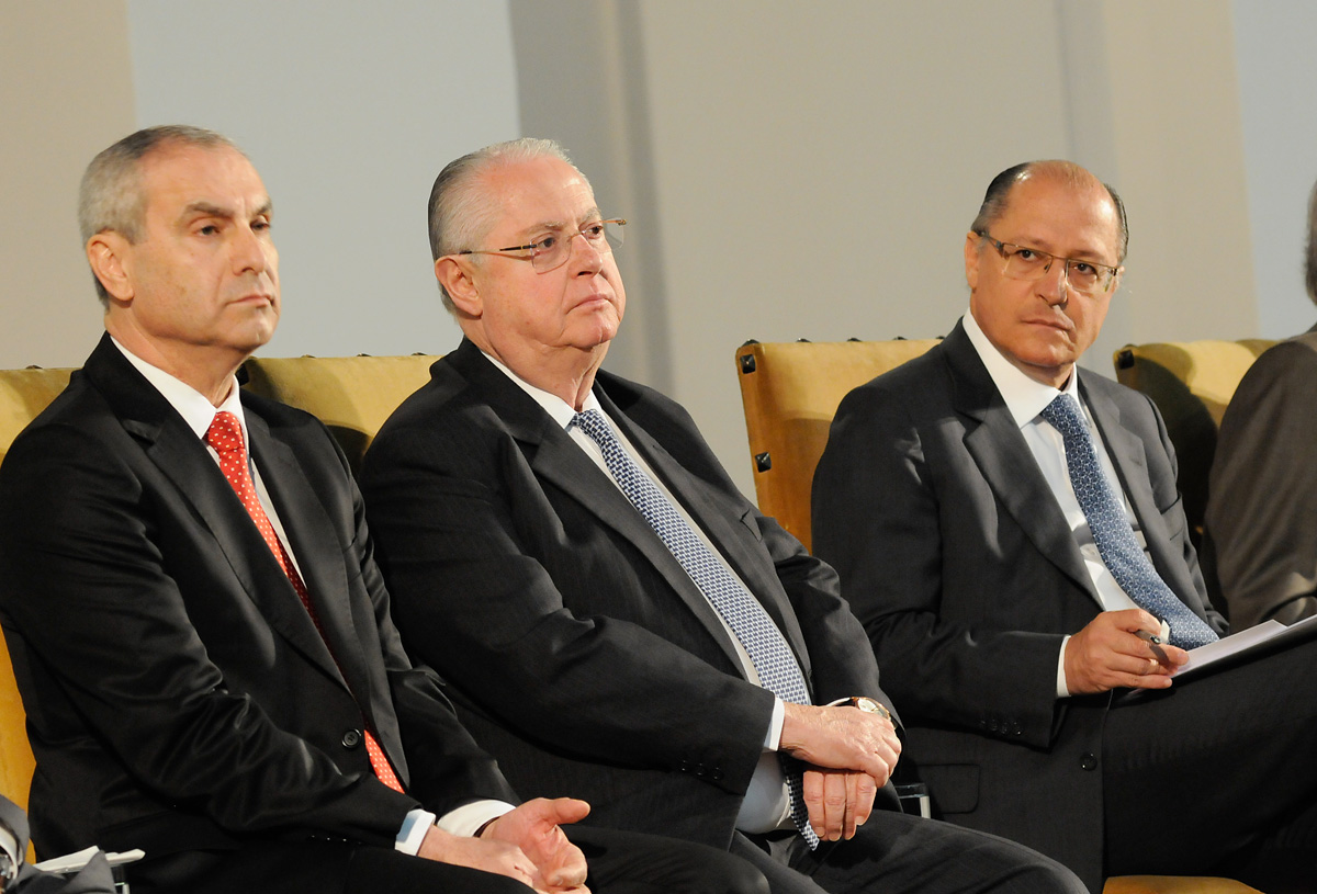 Marcos Carneiro Lima, Barros Munhoz e Geraldo Alckmin<a style='float:right;color:#ccc' href='https://www3.al.sp.gov.br/repositorio/noticia/N-08-2012/fg116738.jpg' target=_blank><i class='bi bi-zoom-in'></i> Clique para ver a imagem </a>