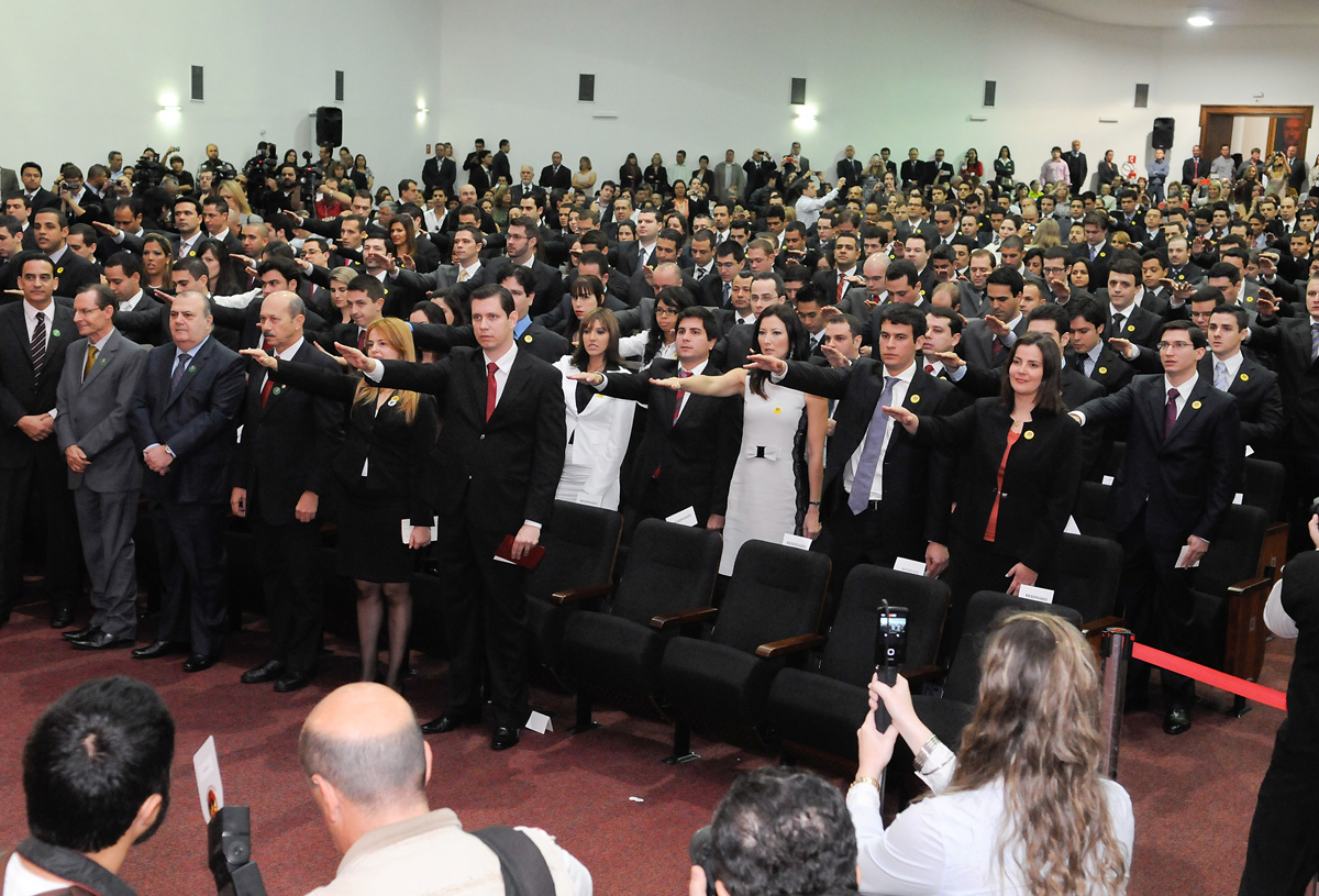  200 novos delegados de polcia <a style='float:right;color:#ccc' href='https://www3.al.sp.gov.br/repositorio/noticia/N-08-2012/fg116741.jpg' target=_blank><i class='bi bi-zoom-in'></i> Clique para ver a imagem </a>