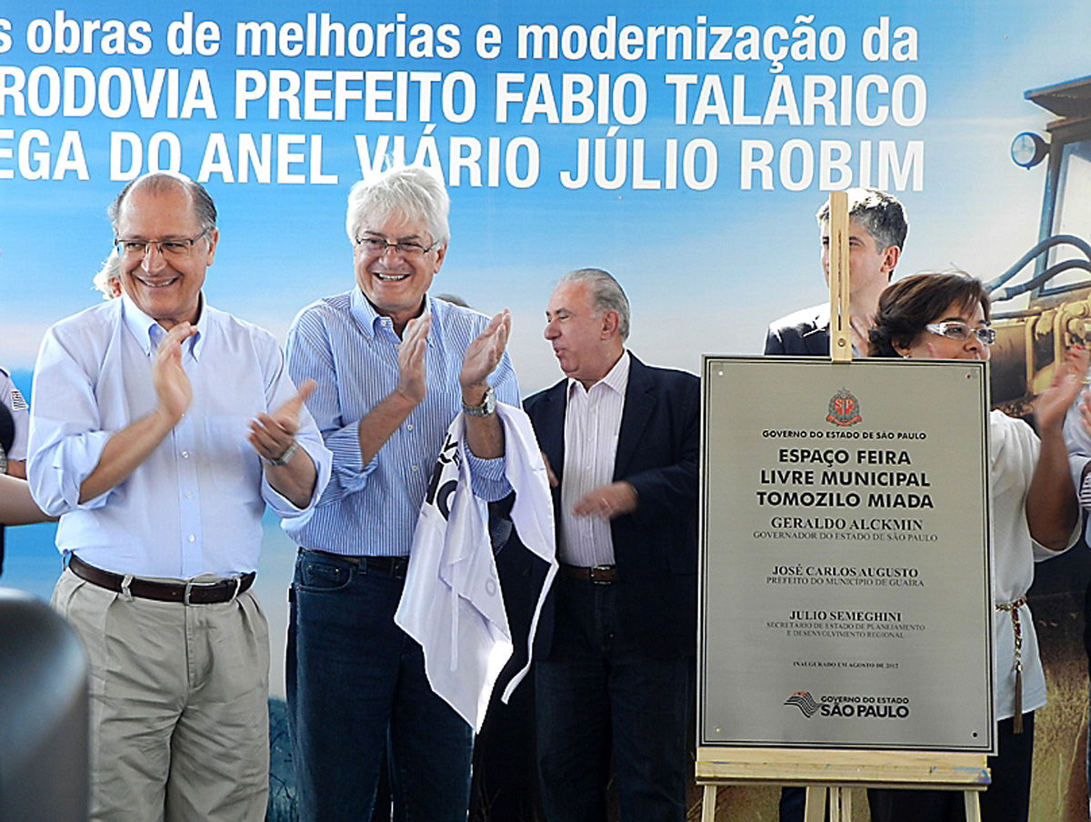 Alckmin e Engler inauguram obras em Guara<a style='float:right;color:#ccc' href='https://www3.al.sp.gov.br/repositorio/noticia/N-08-2012/fg116893.jpg' target=_blank><i class='bi bi-zoom-in'></i> Clique para ver a imagem </a>