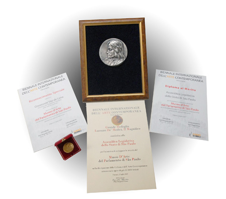 Medalha Lorenzo de Medici<a style='float:right;color:#ccc' href='https://www3.al.sp.gov.br/repositorio/noticia/N-08-2012/fg117484.jpg' target=_blank><i class='bi bi-zoom-in'></i> Clique para ver a imagem </a>