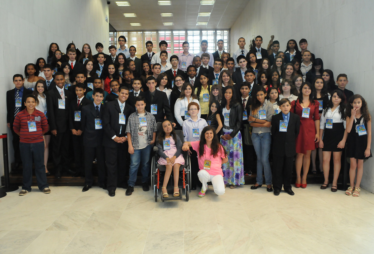 Parla Jovem 2012<a style='float:right;color:#ccc' href='https://www3.al.sp.gov.br/repositorio/noticia/N-08-2013/fg128027.jpg' target=_blank><i class='bi bi-zoom-in'></i> Clique para ver a imagem </a>