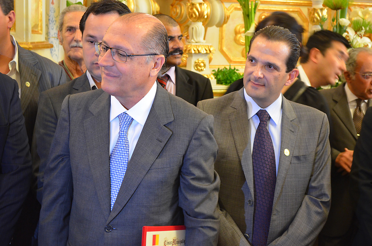 Alckmin e Chedid durante celebrao do centenrio do santurio<a style='float:right;color:#ccc' href='https://www3.al.sp.gov.br/repositorio/noticia/N-08-2013/fg128121.jpg' target=_blank><i class='bi bi-zoom-in'></i> Clique para ver a imagem </a>