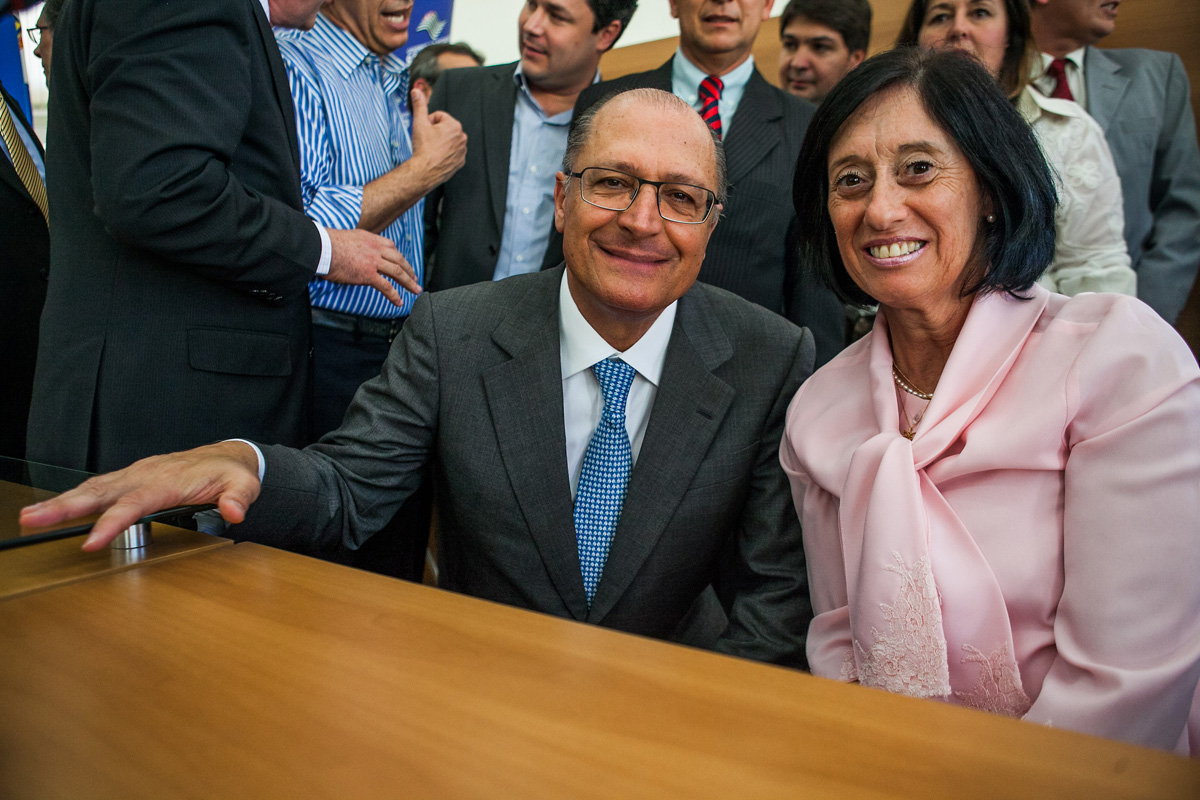 Geraldo Alckmin e Clia Leo<a style='float:right;color:#ccc' href='https://www3.al.sp.gov.br/repositorio/noticia/N-08-2013/fg128215.jpg' target=_blank><i class='bi bi-zoom-in'></i> Clique para ver a imagem </a>