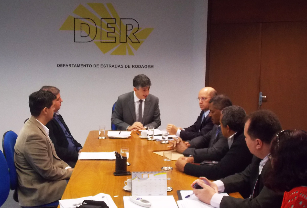 Pelissioni recebe Neder e representantes de cidades do interior<a style='float:right;color:#ccc' href='https://www3.al.sp.gov.br/repositorio/noticia/N-08-2013/fg128637.jpg' target=_blank><i class='bi bi-zoom-in'></i> Clique para ver a imagem </a>