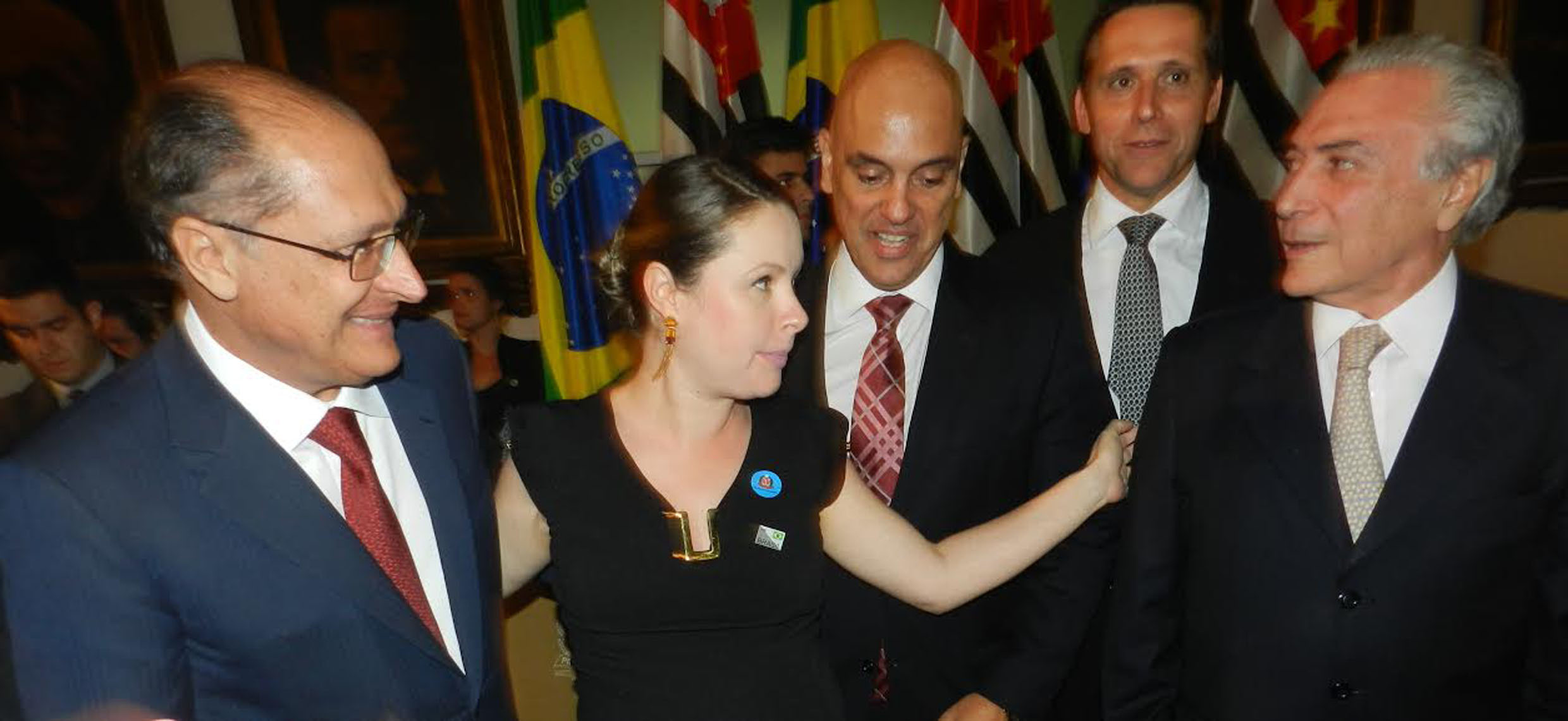 Geraldo Alckmin, Vanessa Damo, secretrio estadual de Segurana Pblica, Alexandre de Moraes, Fernando Capez e Michel Temer<a style='float:right;color:#ccc' href='https://www3.al.sp.gov.br/repositorio/noticia/N-08-2015/fg173606.jpg' target=_blank><i class='bi bi-zoom-in'></i> Clique para ver a imagem </a>