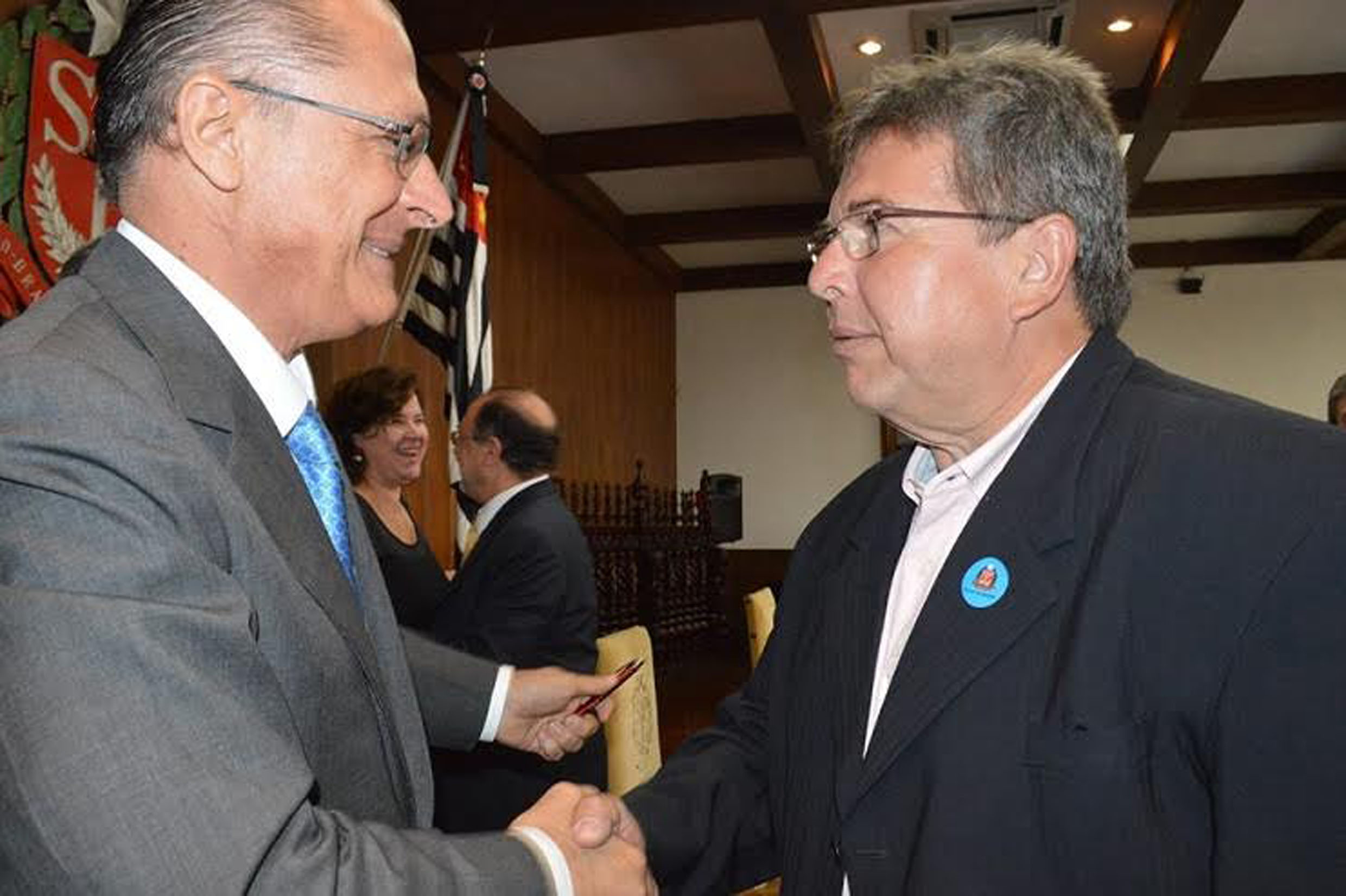 Geraldo Alckmin e Carlo Pignatari<a style='float:right;color:#ccc' href='https://www3.al.sp.gov.br/repositorio/noticia/N-08-2015/fg173994.jpg' target=_blank><i class='bi bi-zoom-in'></i> Clique para ver a imagem </a>