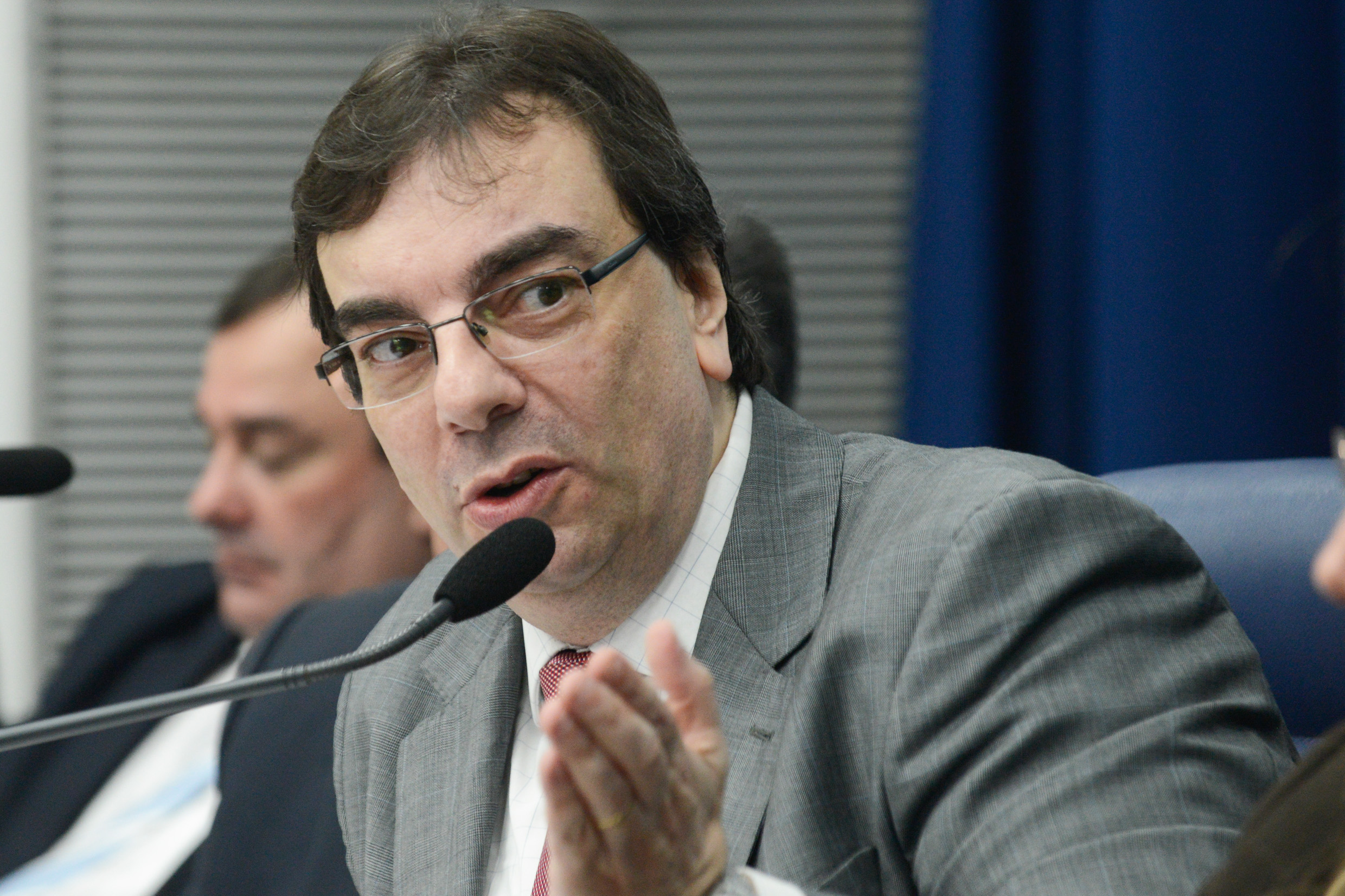 Umberto Luiz Borges D'Urso, mediador presidente da mesa de debates<a style='float:right;color:#ccc' href='https://www3.al.sp.gov.br/repositorio/noticia/N-08-2015/fg174820.jpg' target=_blank><i class='bi bi-zoom-in'></i> Clique para ver a imagem </a>