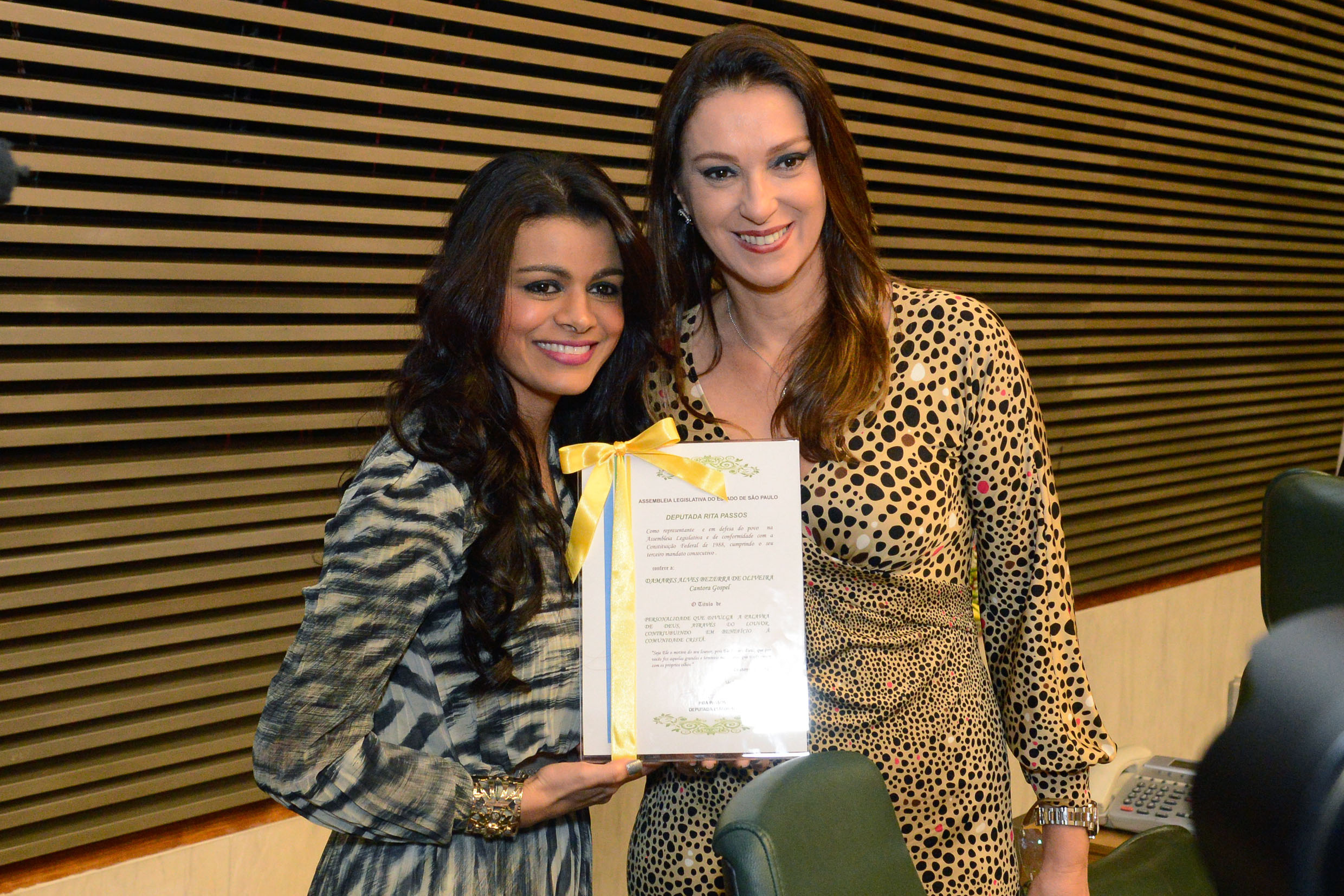 Cantora Gospel Damares E Homenageada Na Assembleia