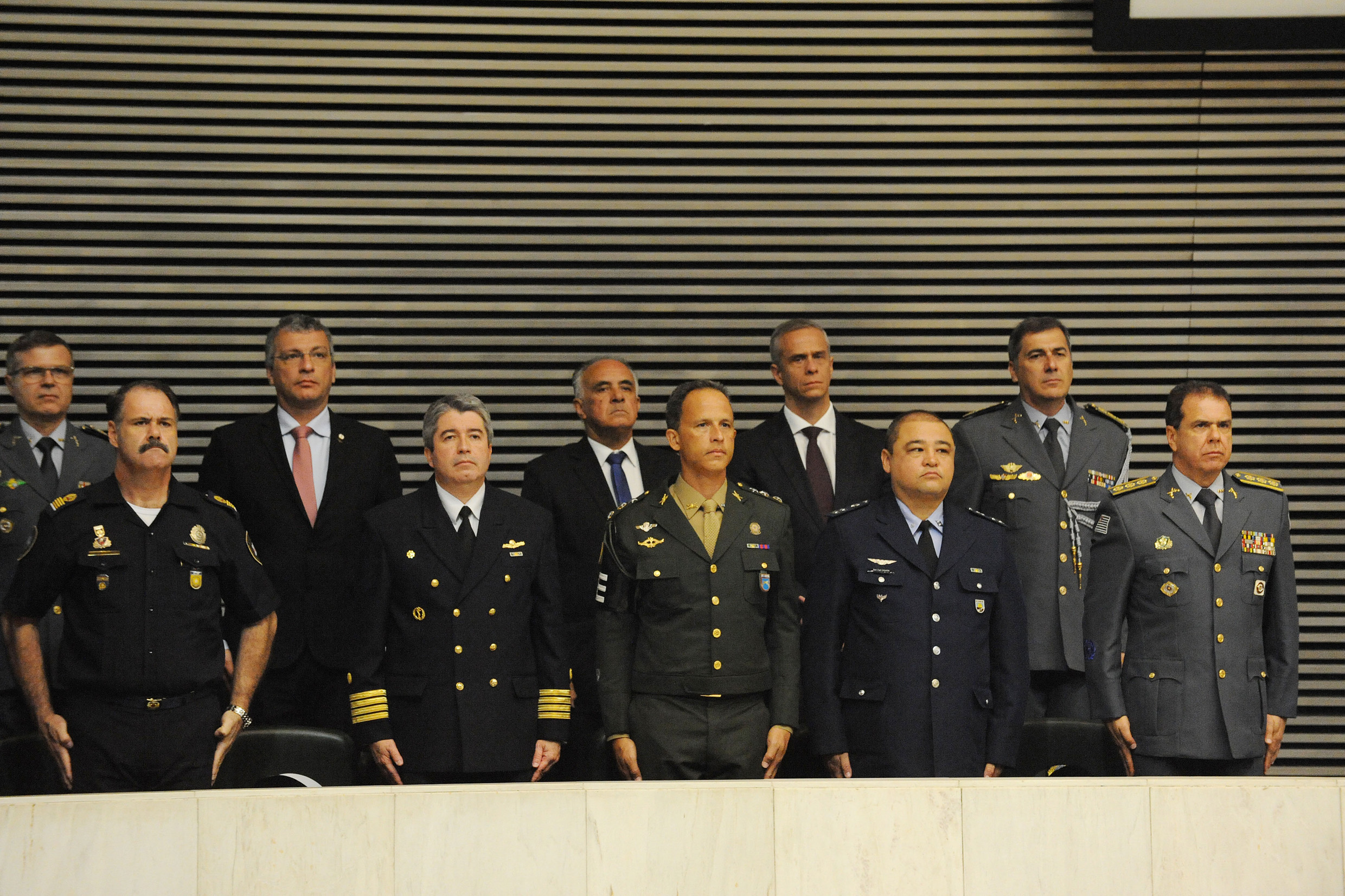 Militares presentes na sesso solene<a style='float:right;color:#ccc' href='https://www3.al.sp.gov.br/repositorio/noticia/N-08-2016/fg194035.jpg' target=_blank><i class='bi bi-zoom-in'></i> Clique para ver a imagem </a>