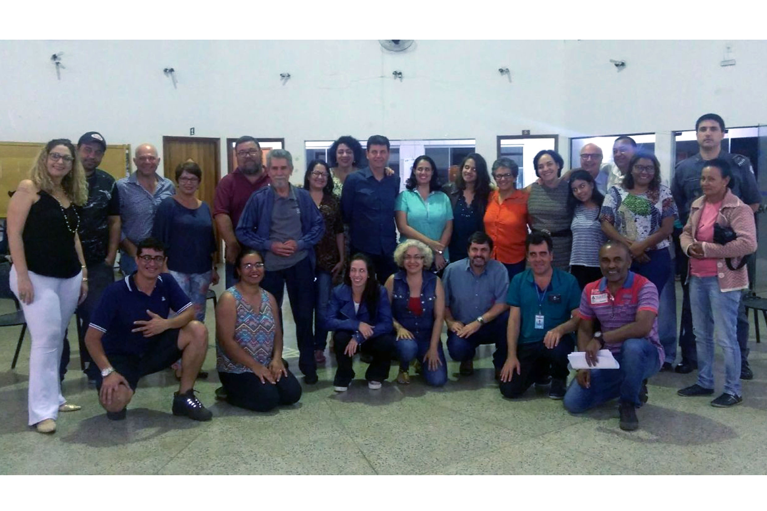 Participantes da reunio, em Araraquara<a style='float:right;color:#ccc' href='https://www3.al.sp.gov.br/repositorio/noticia/N-08-2017/fg206862.jpg' target=_blank><i class='bi bi-zoom-in'></i> Clique para ver a imagem </a>