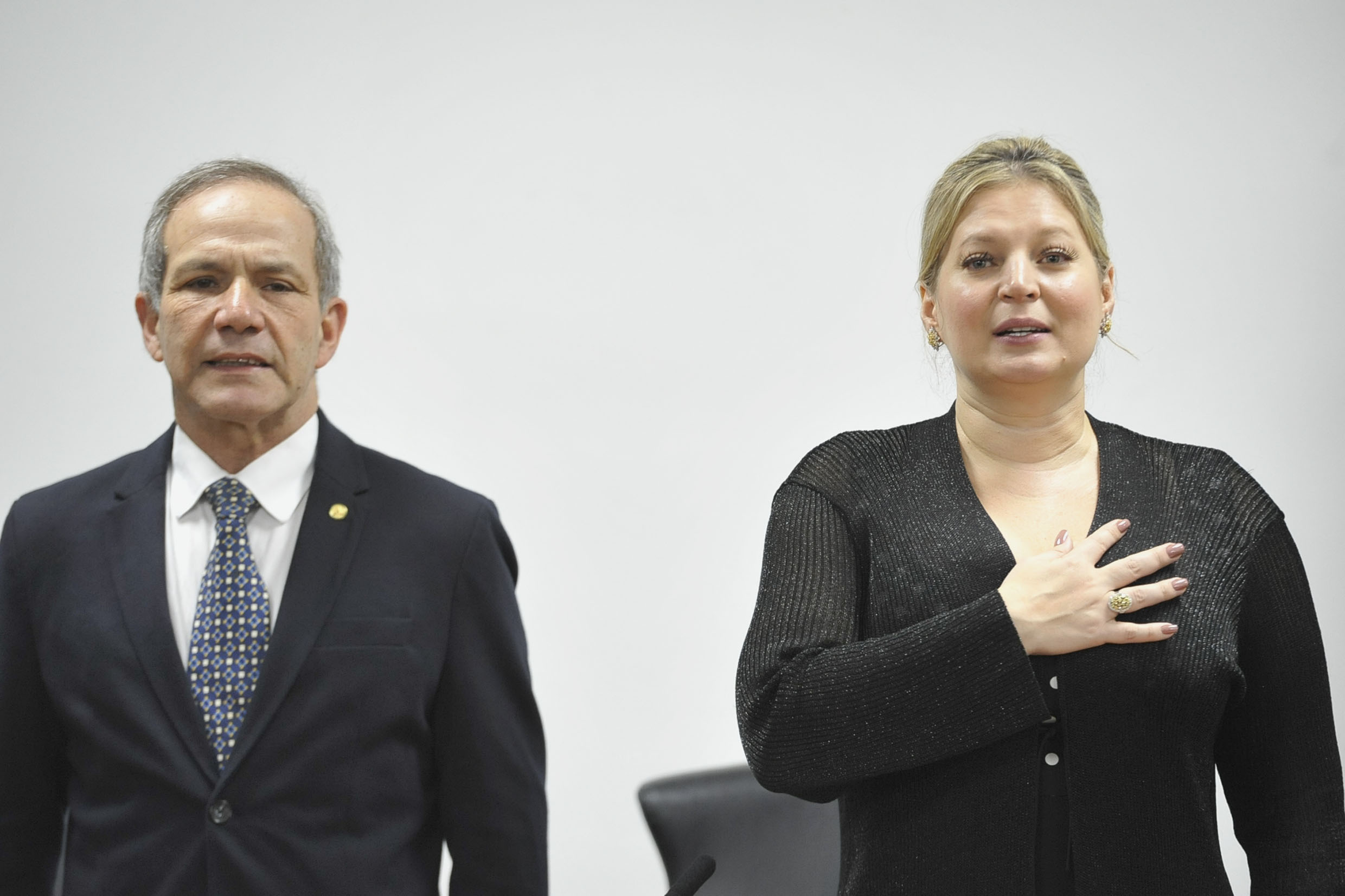 General Peternelli e Joice Hasselmann<a style='float:right;color:#ccc' href='https://www3.al.sp.gov.br/repositorio/noticia/N-08-2019/fg238672.jpg' target=_blank><i class='bi bi-zoom-in'></i> Clique para ver a imagem </a>