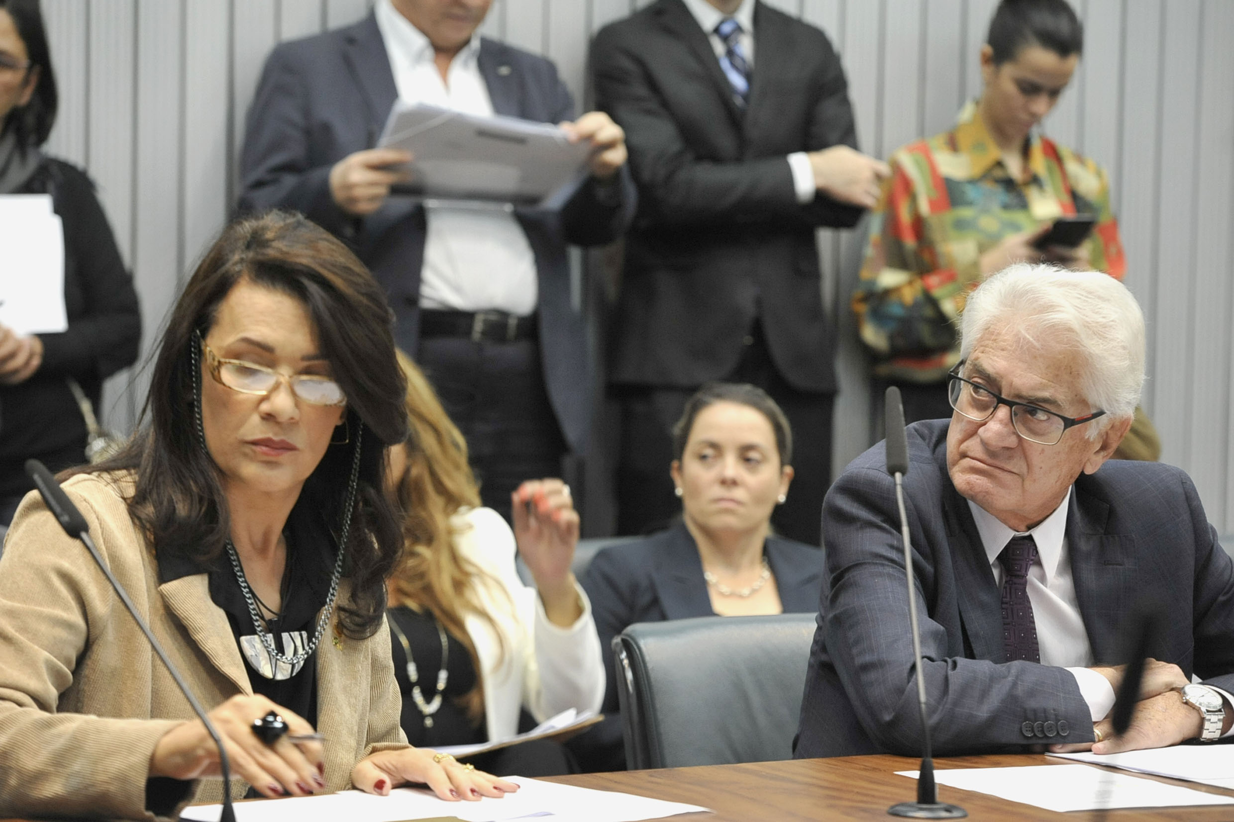 Valeria Bolsonaro e Roberto Engler	<a style='float:right;color:#ccc' href='https://www3.al.sp.gov.br/repositorio/noticia/N-08-2019/fg238762.jpg' target=_blank><i class='bi bi-zoom-in'></i> Clique para ver a imagem </a>