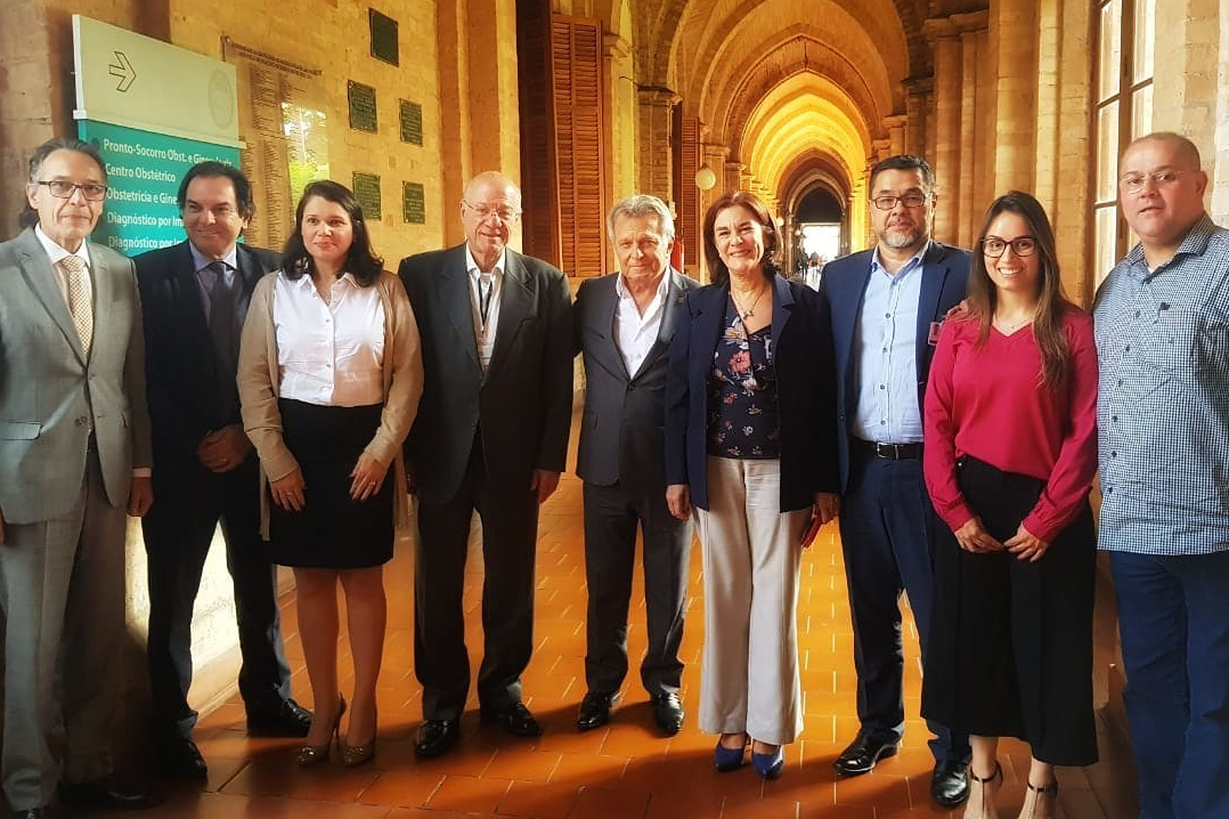 Ataide Teruel (ao centro)<a style='float:right;color:#ccc' href='https://www3.al.sp.gov.br/repositorio/noticia/N-08-2019/fg238997.jpg' target=_blank><i class='bi bi-zoom-in'></i> Clique para ver a imagem </a>