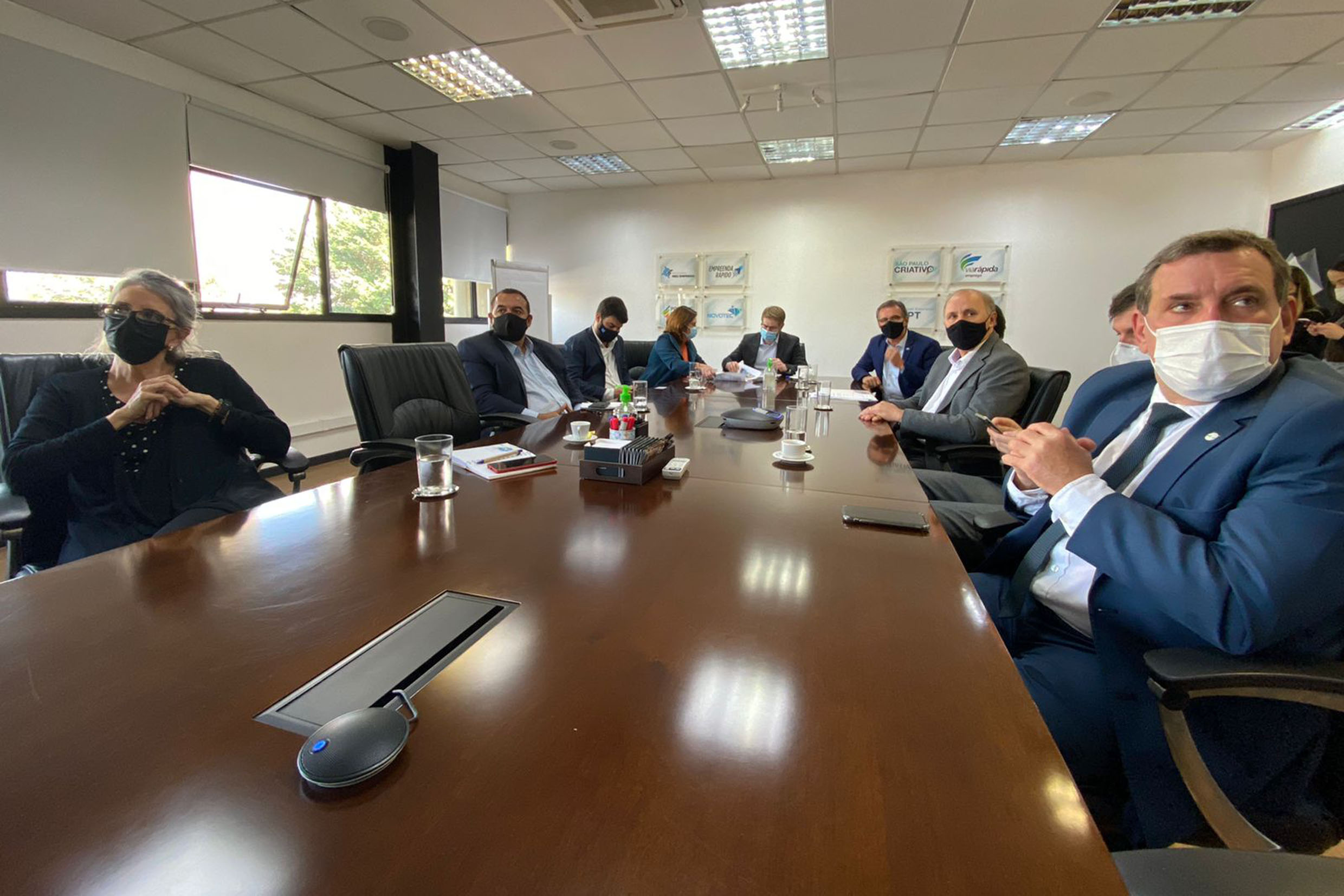 Presidente da Comisso de Cincia, Tecnologia e Inovao recebe representantes da Secretaria Estadual do Desenvolvimento, prefeito de Guaratinguet e reitor da Unesp - Foto: Assessoria do deputado Sergio Victor<a style='float:right;color:#ccc' href='https://www3.al.sp.gov.br/repositorio/noticia/N-08-2021/fg272126.jpg' target=_blank><i class='bi bi-zoom-in'></i> Clique para ver a imagem </a>