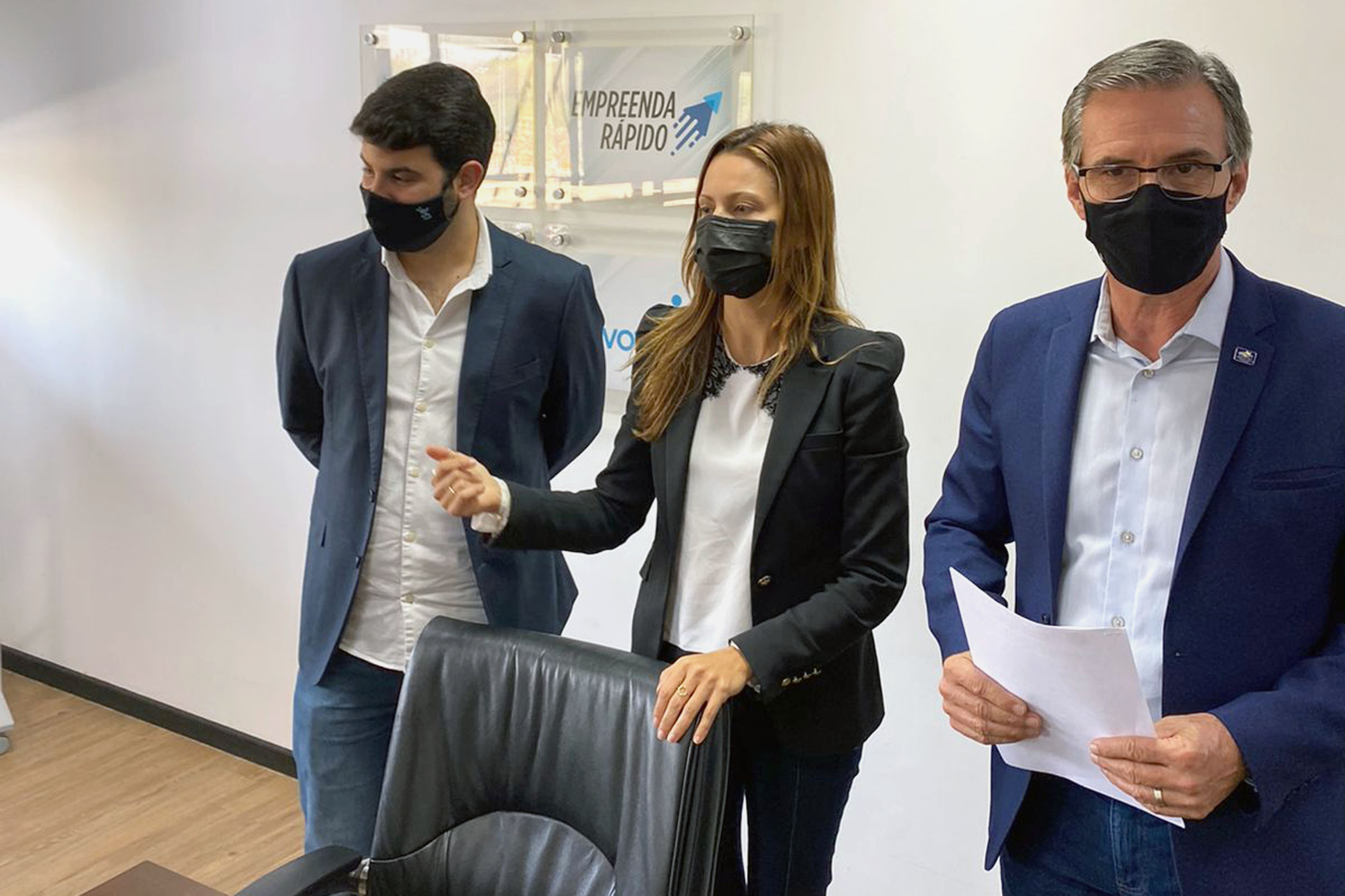 Presidente da Comisso de Cincia Tecnologia e Inovao recebe representantes da Secretaria Estadual do Desenvolvimento prefeito de Guaratinguet e reitor da Unesp - Foto: Assessoria do deputado Sergio Victor<a style='float:right;color:#ccc' href='https://www3.al.sp.gov.br/repositorio/noticia/N-08-2021/fg272134.jpg' target=_blank><i class='bi bi-zoom-in'></i> Clique para ver a imagem </a>