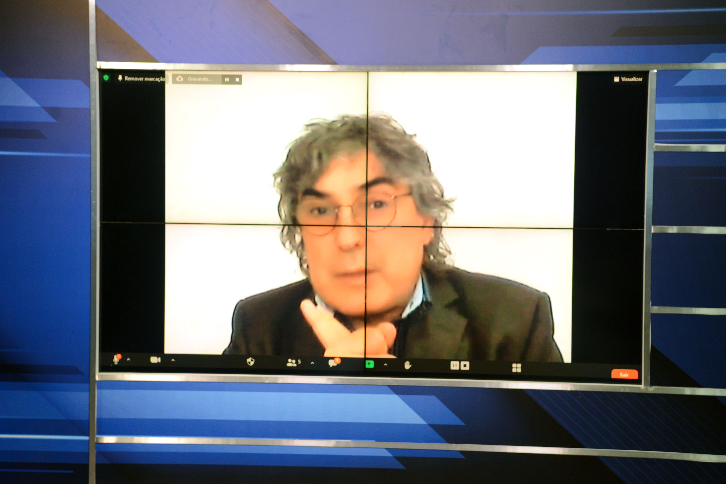 Carlos Giannazi na Tribuna Virtual<a style='float:right;color:#ccc' href='https://www3.al.sp.gov.br/repositorio/noticia/N-08-2021/fg272462.jpg' target=_blank><i class='bi bi-zoom-in'></i> Clique para ver a imagem </a>