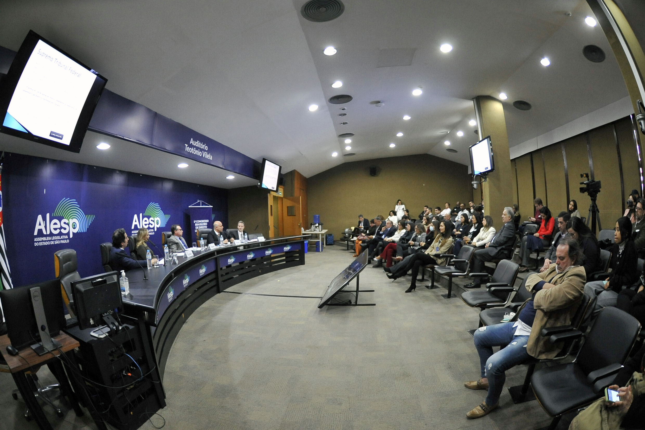 Congresso Brasileiro de Direito Legislativo<a style='float:right;color:#ccc' href='https://www3.al.sp.gov.br/repositorio/noticia/N-08-2022/fg290123.jpg' target=_blank><i class='bi bi-zoom-in'></i> Clique para ver a imagem </a>