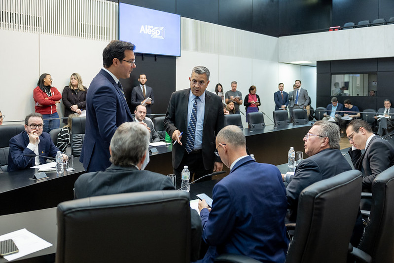 Comissão de Finanças<a style='float:right;color:#ccc' href='https://www3.al.sp.gov.br/repositorio/noticia/N-08-2023/fg306074.jpg' target=_blank><i class='bi bi-zoom-in'></i> Clique para ver a imagem </a>