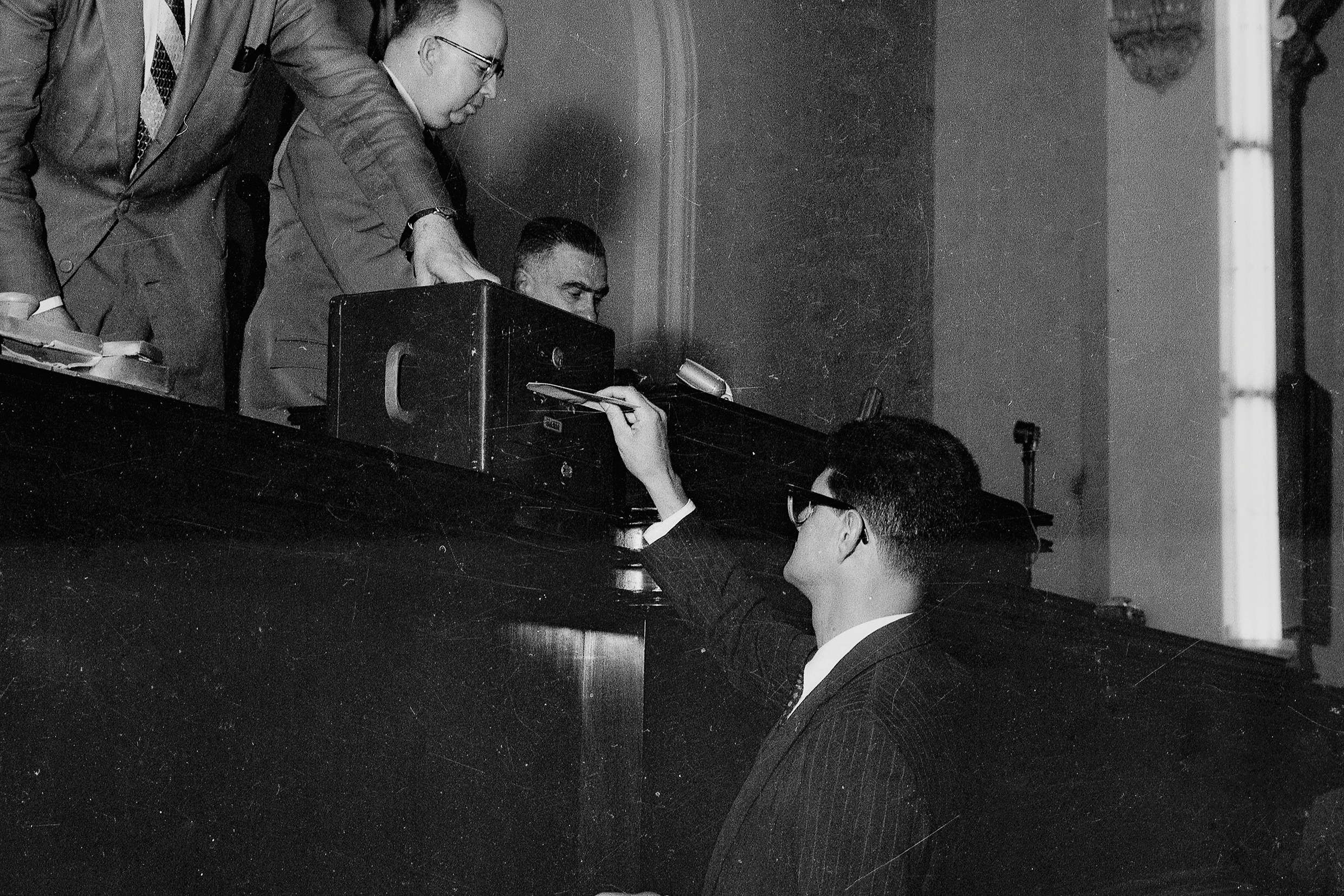 Última sessão com voto em papel - 1960<a style='float:right;color:#ccc' href='https://www3.al.sp.gov.br/repositorio/noticia/N-08-2024/fg332600.jpg' target=_blank><i class='bi bi-zoom-in'></i> Clique para ver a imagem </a>