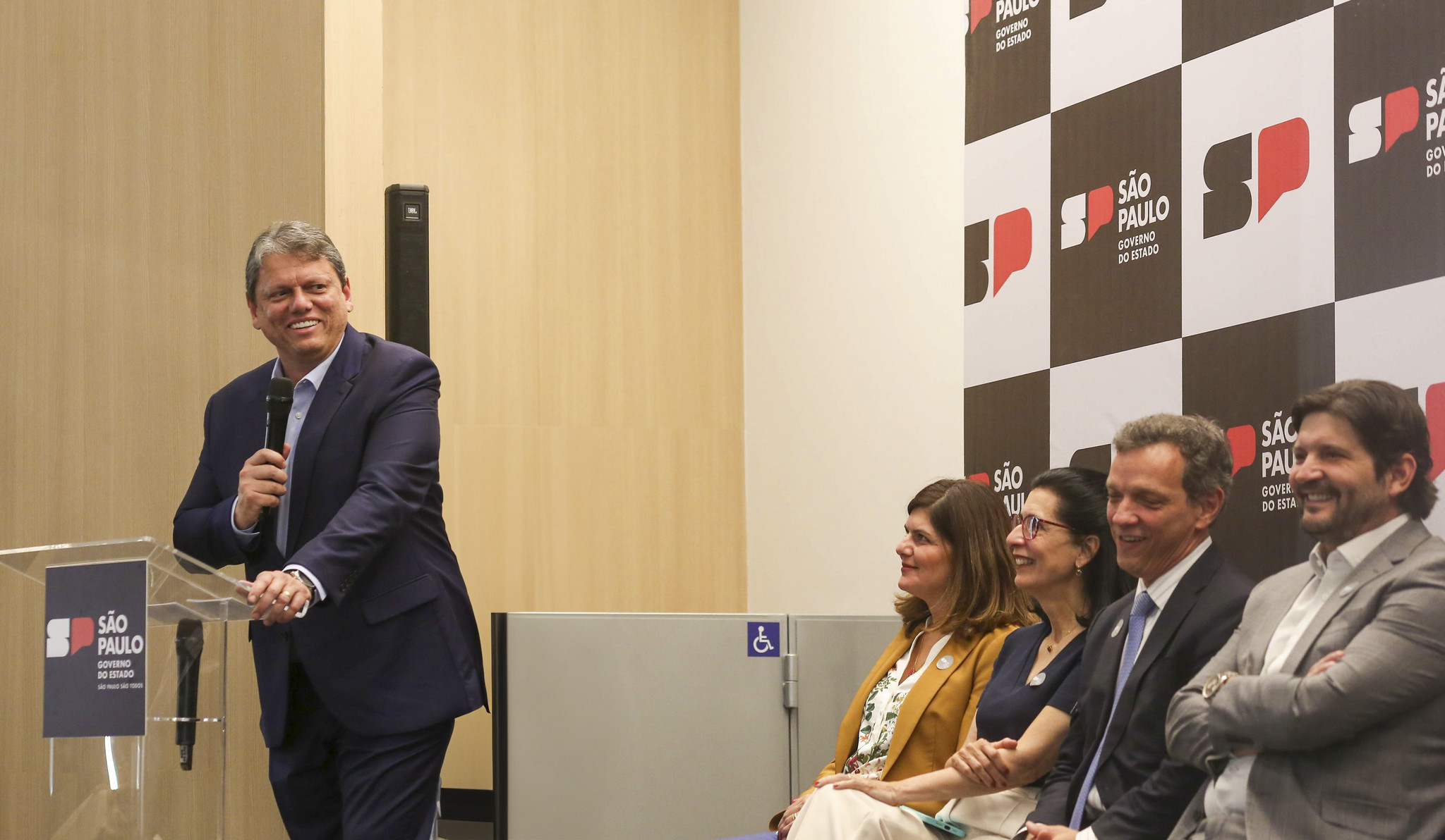 Presidente da Alesp, André do Prado (ao lado)<a style='float:right;color:#ccc' href='https://www3.al.sp.gov.br/repositorio/noticia/N-08-2024/fg332642.jpg' target=_blank><i class='bi bi-zoom-in'></i> Clique para ver a imagem </a>