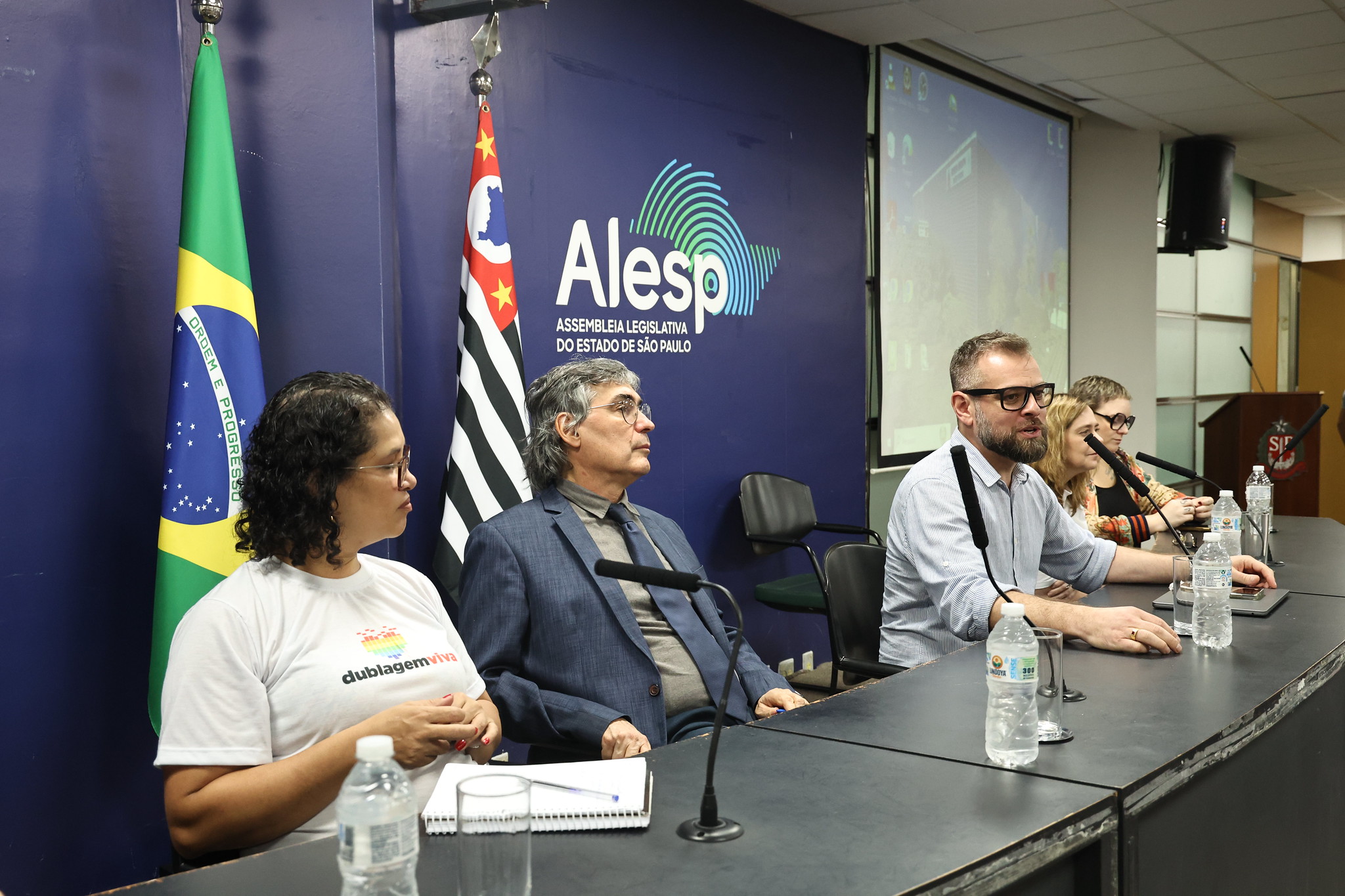 Evento foi promovido pelo dep. Carlos Giannazi<a style='float:right;color:#ccc' href='https://www3.al.sp.gov.br/repositorio/noticia/N-08-2024/fg332830.jpg' target=_blank><i class='bi bi-zoom-in'></i> Clique para ver a imagem </a>