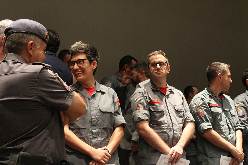 Bombeiros e PMs foram homenageados<a style='float:right;color:#ccc' href='https://www3.al.sp.gov.br/repositorio/noticia/N-08-2024/fg332843.png' target=_blank><i class='bi bi-zoom-in'></i> Clique para ver a imagem </a>