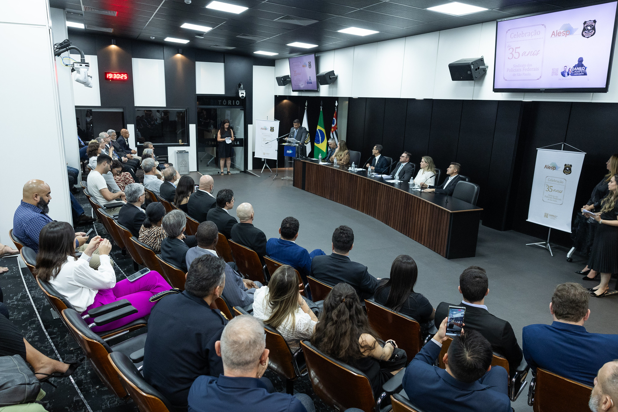 Sindicato dos Policiais Federais completa 35 anos<a style='float:right;color:#ccc' href='https://www3.al.sp.gov.br/repositorio/noticia/N-08-2024/fg333040.jpg' target=_blank><i class='bi bi-zoom-in'></i> Clique para ver a imagem </a>